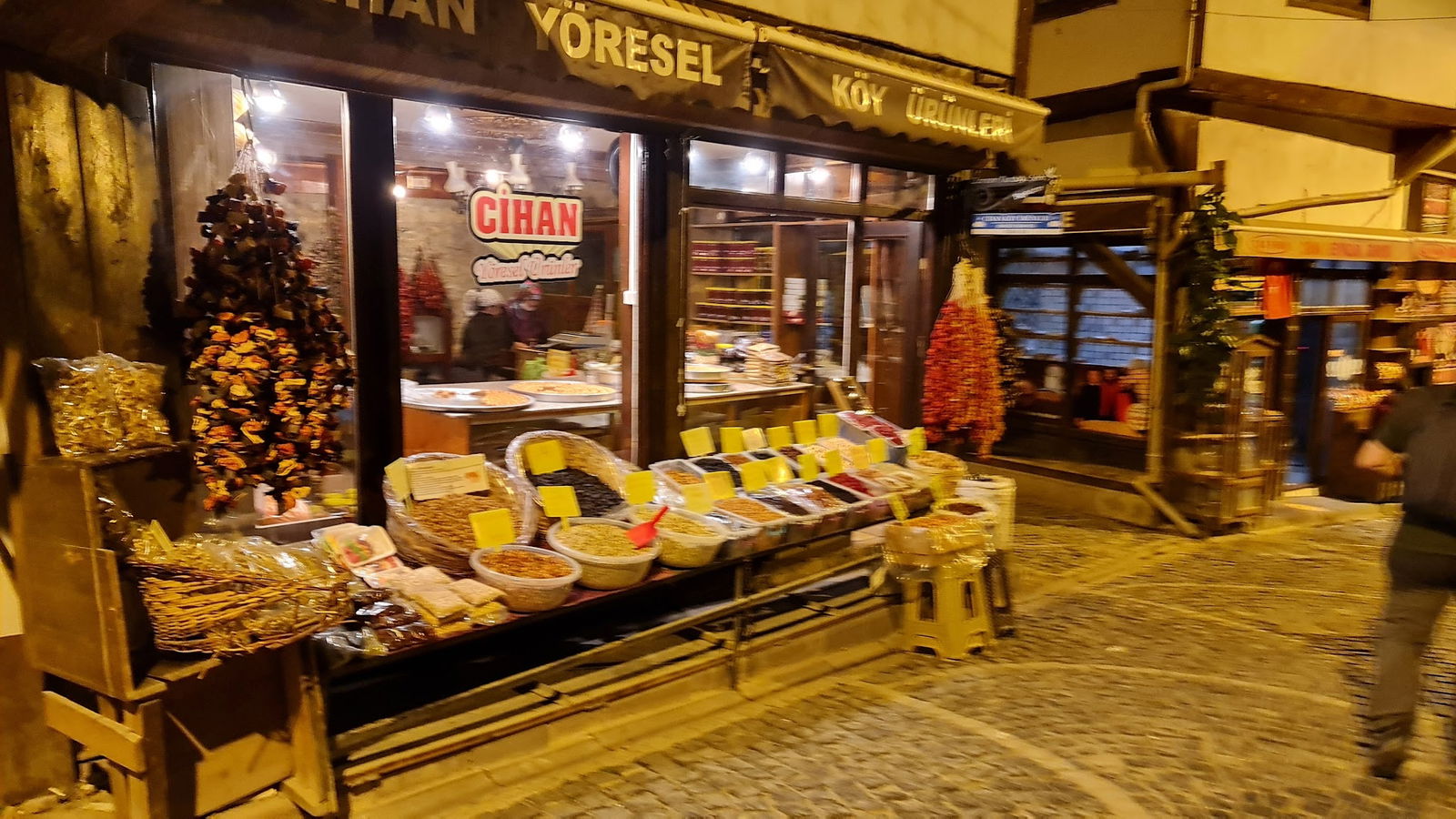 Halk Evi Kahvaltı Çay Bahçesi