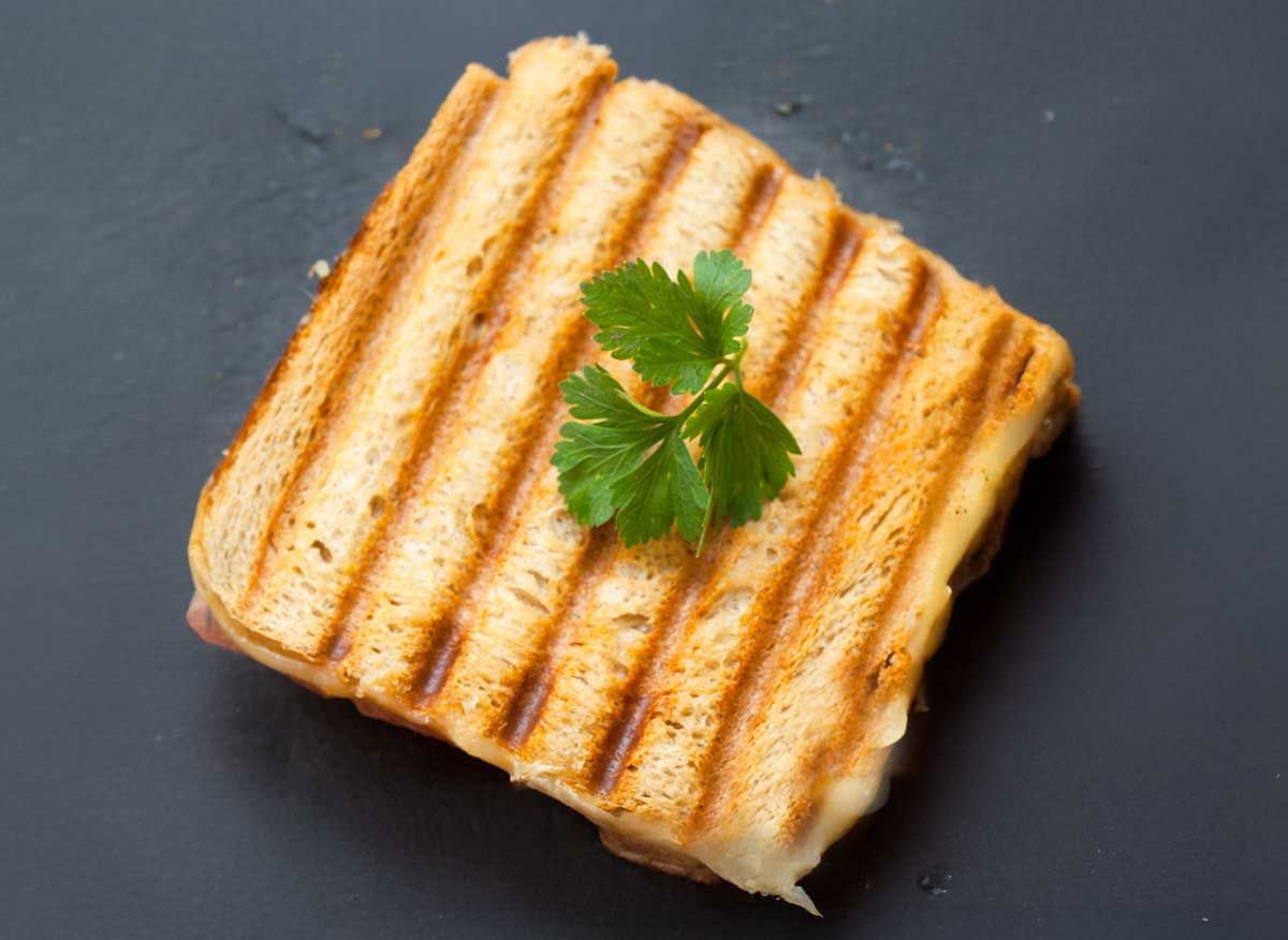 Hellim Peynirli Tost