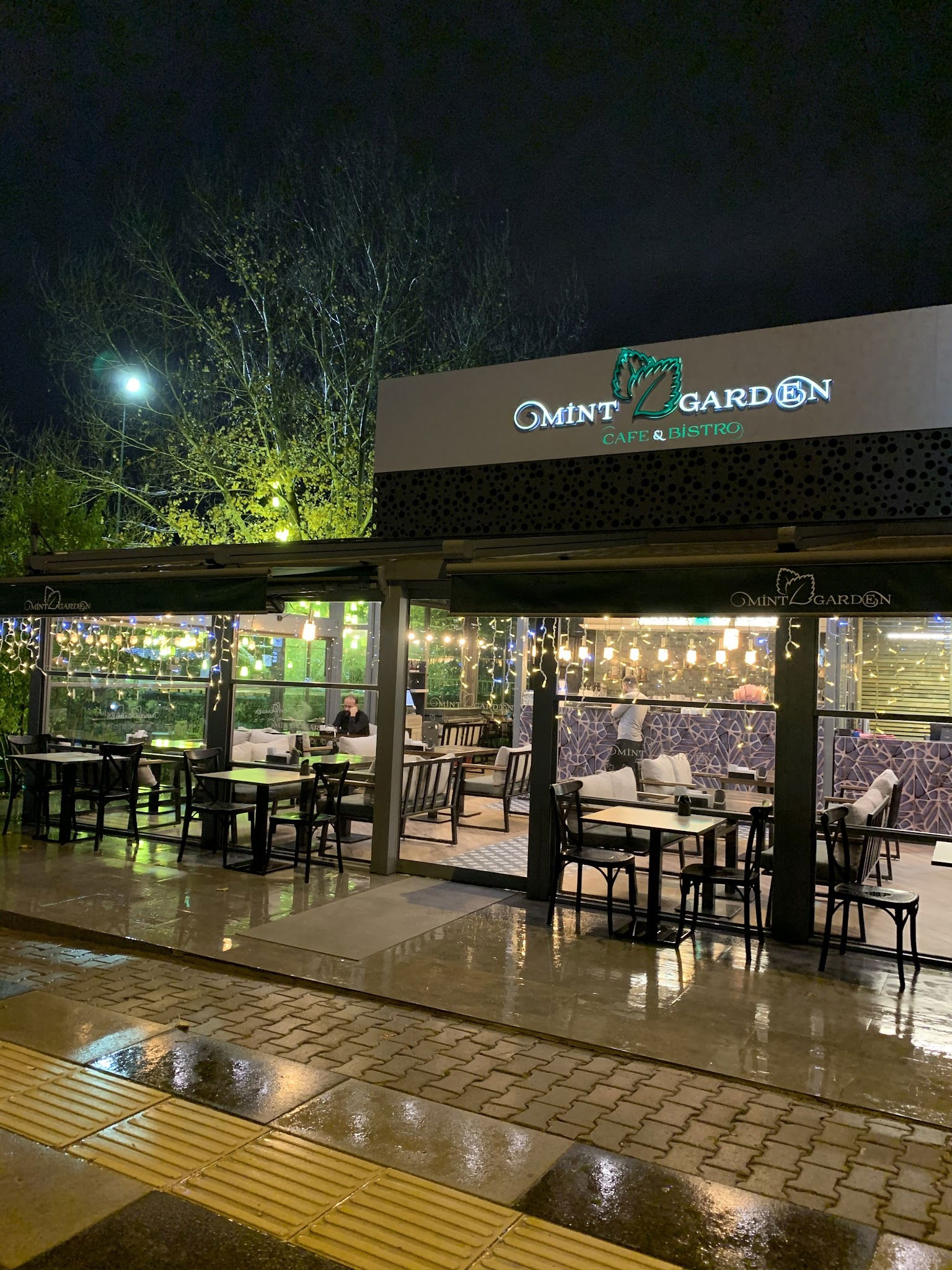 Mint Garden Lounge