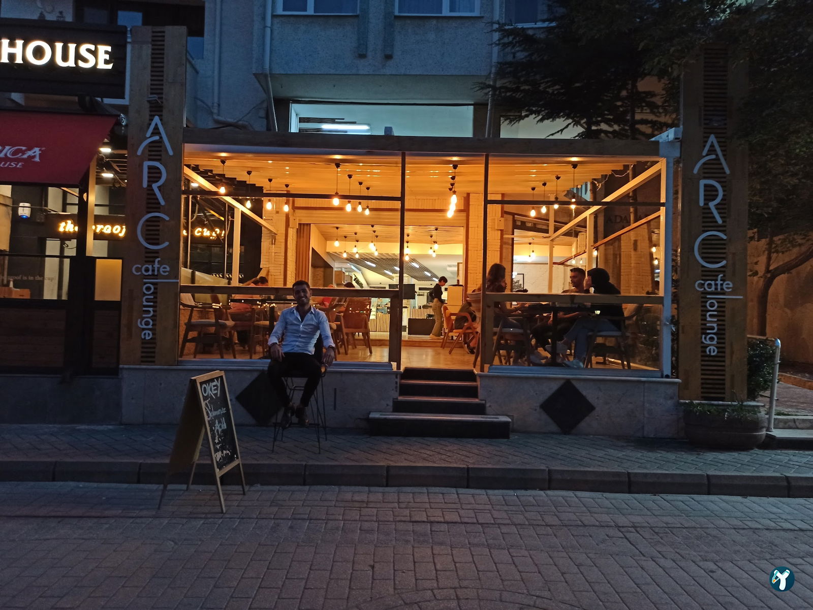 Arc Cafe Lounge