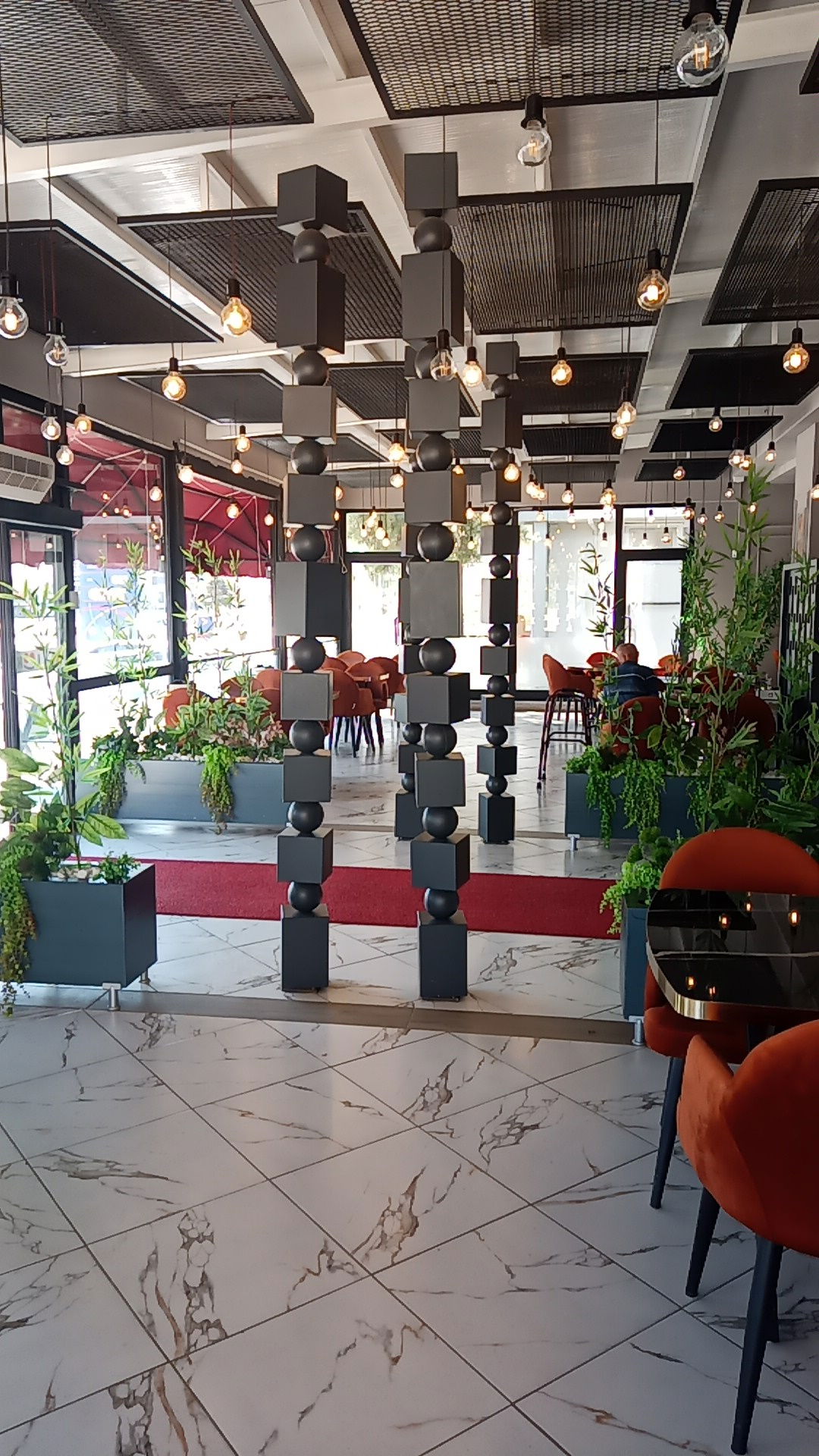 Look Cafe & Restorant