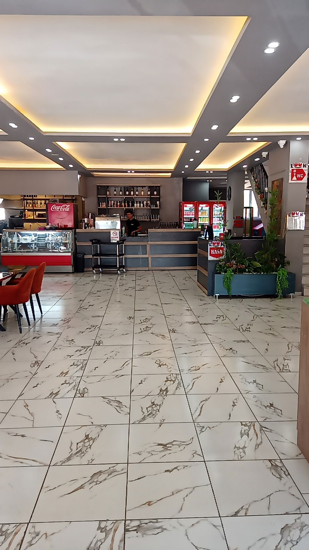 Look Cafe & Restorant