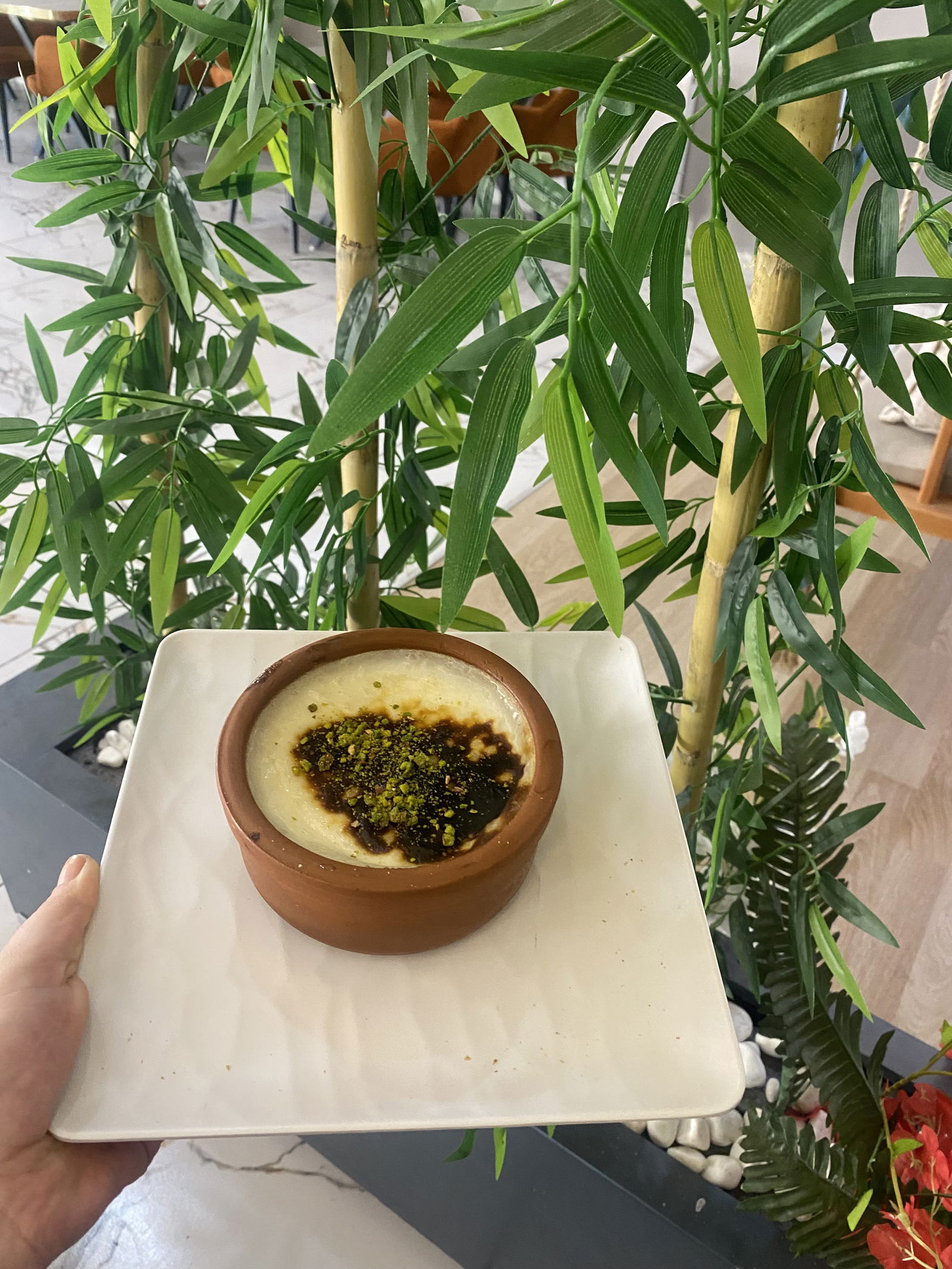 Look Cafe & Restorant