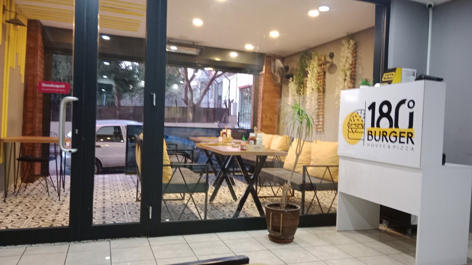 180°C Burger House & Pizza