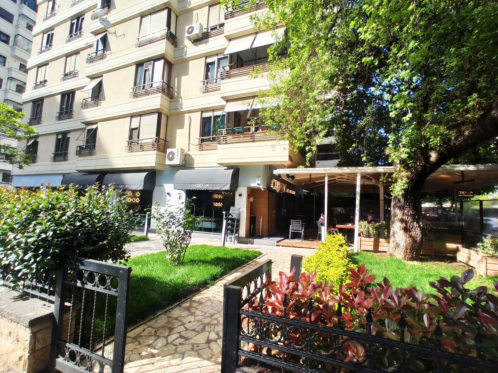 Crown Cafe & Restaurant