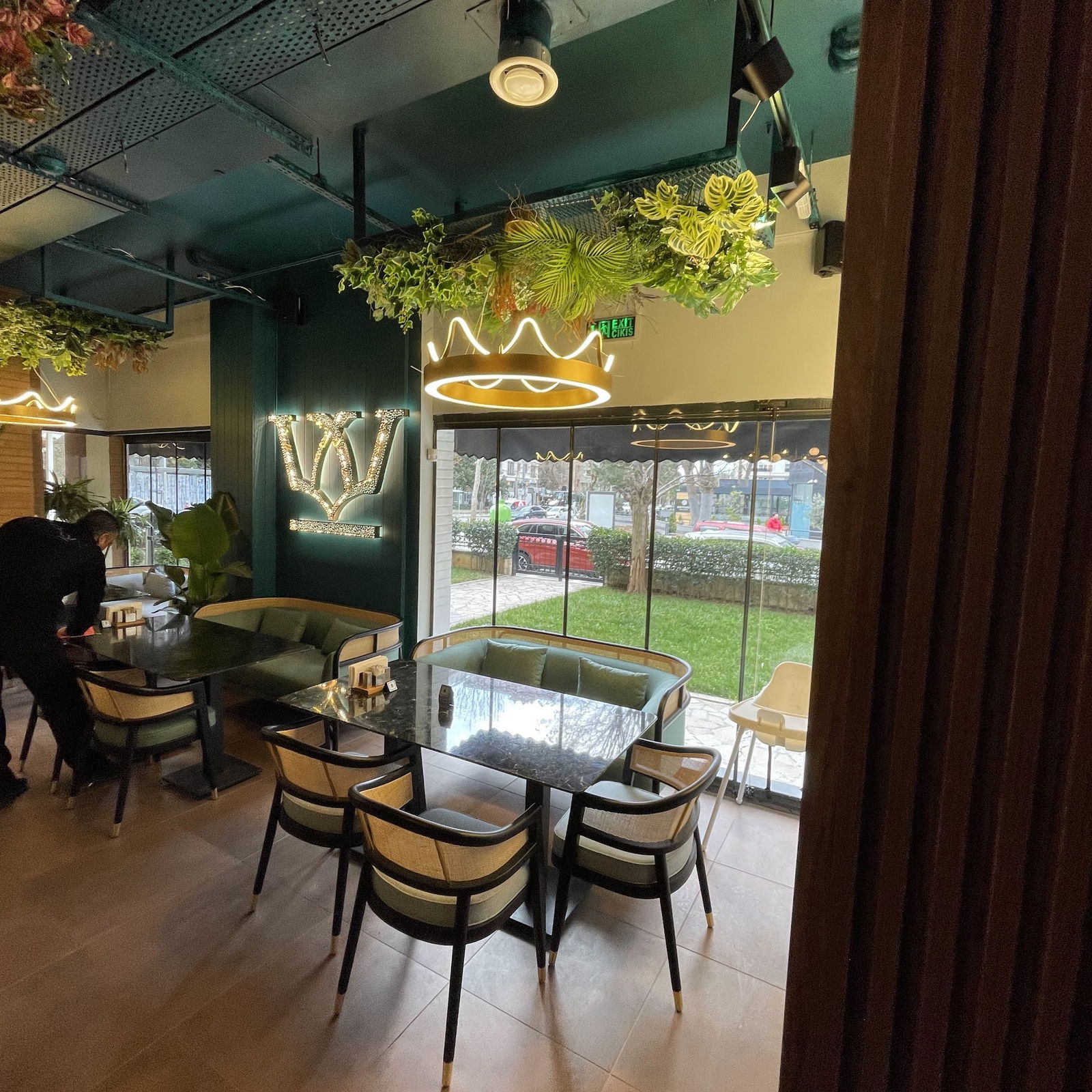 Crown Cafe & Restaurant