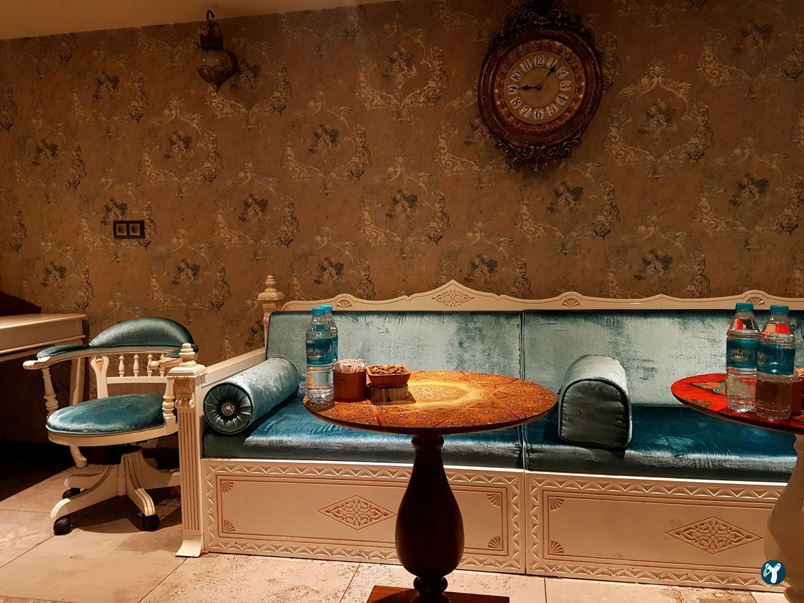 Divane Coffeehouses