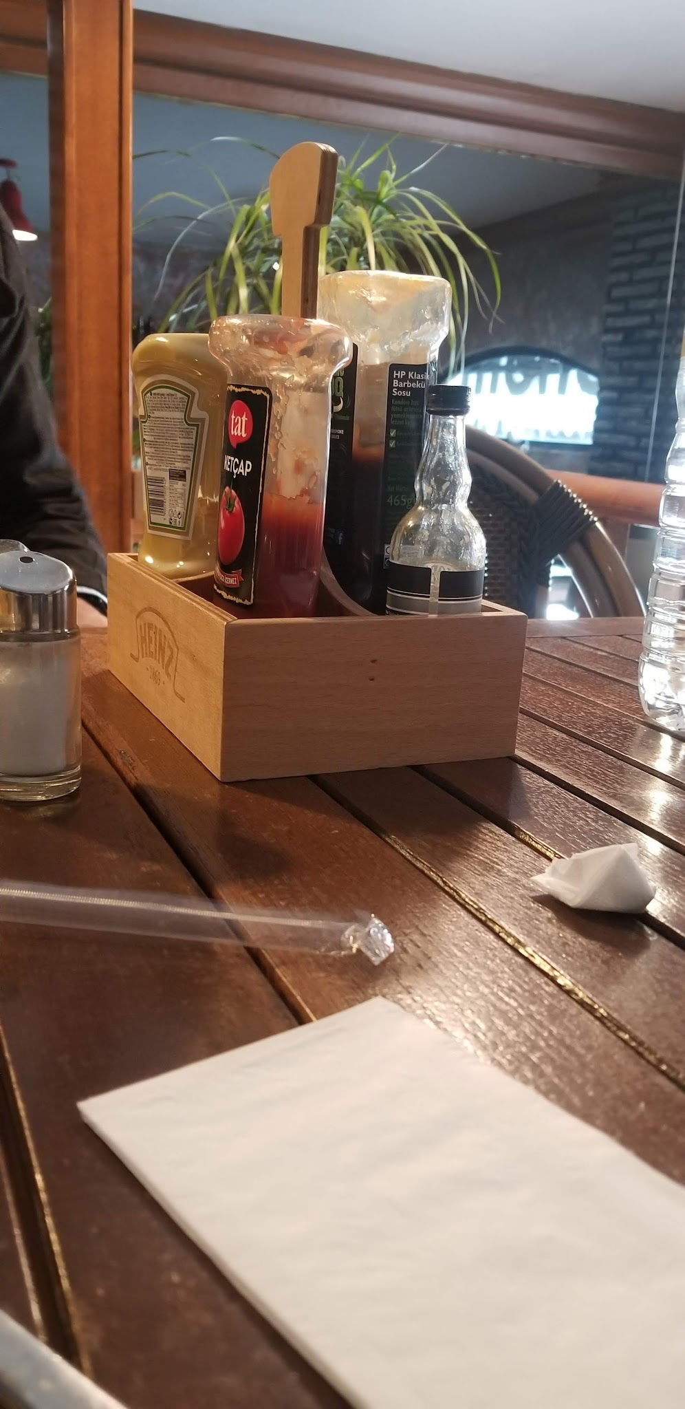 Mono Cafe & Brasserie