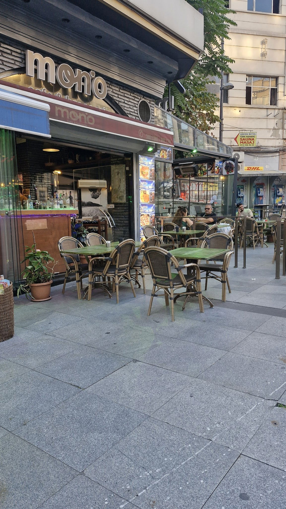 Mono Cafe & Brasserie