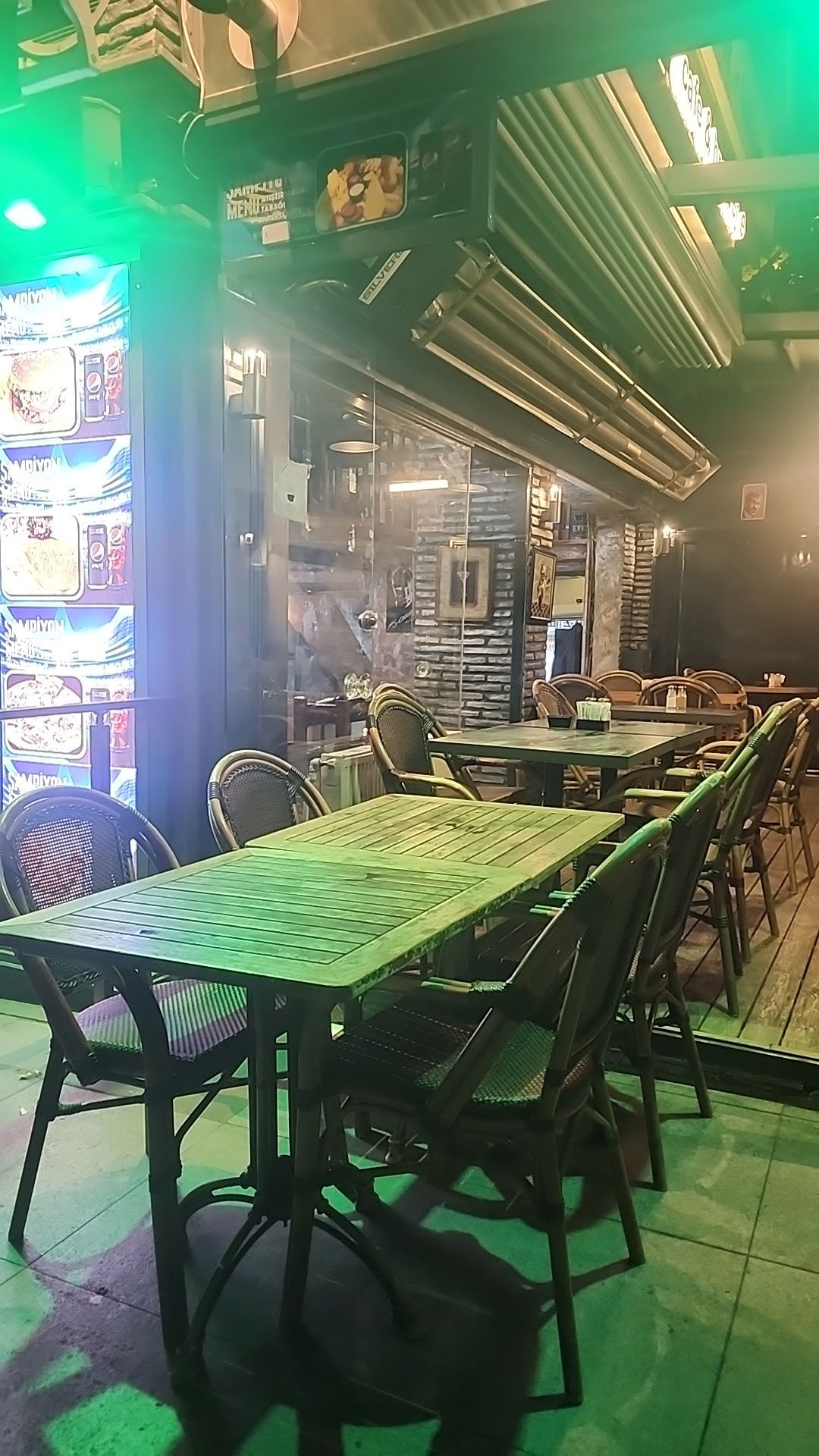 Mono Cafe & Brasserie