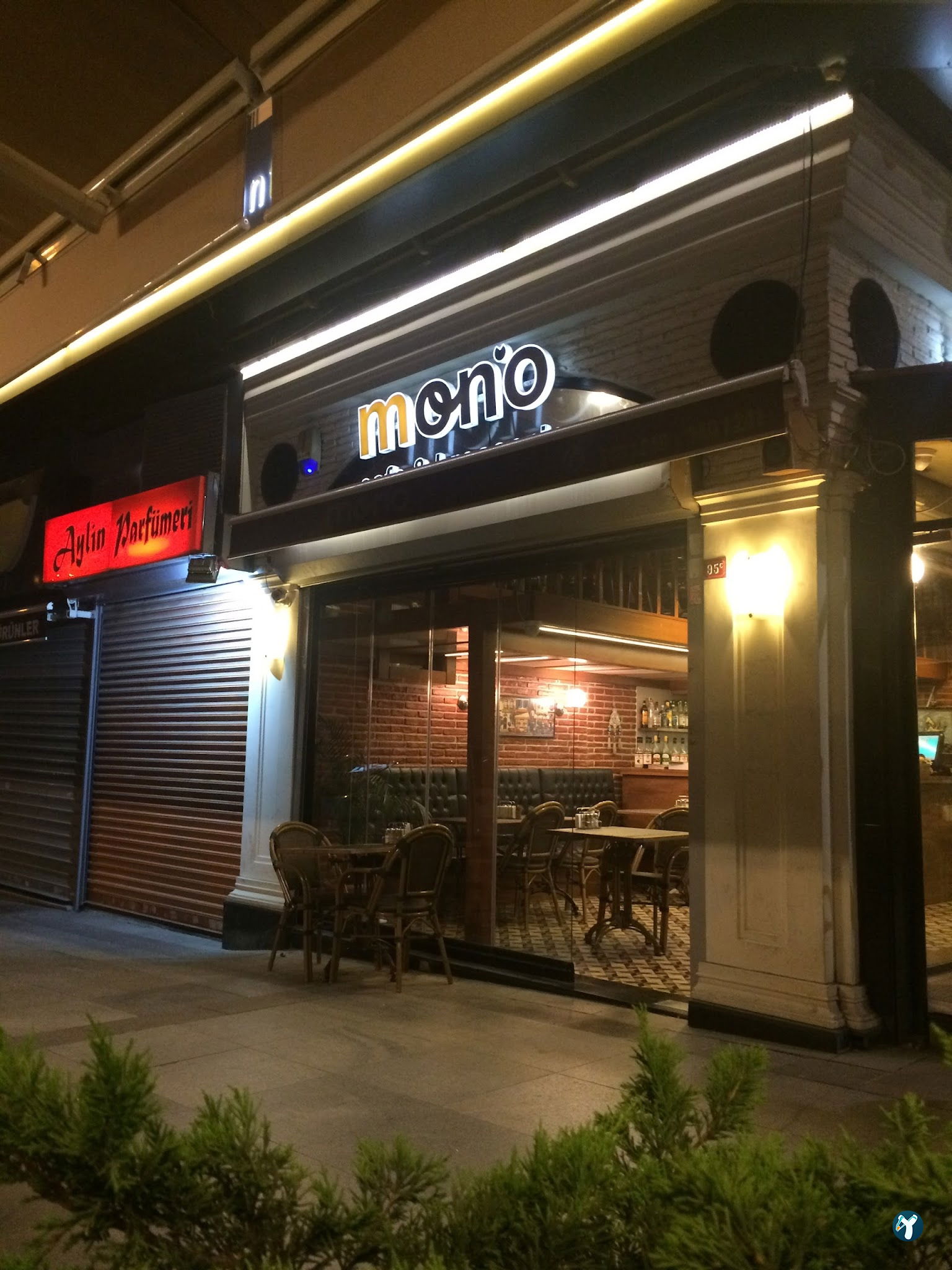 Mono Cafe & Brasserie
