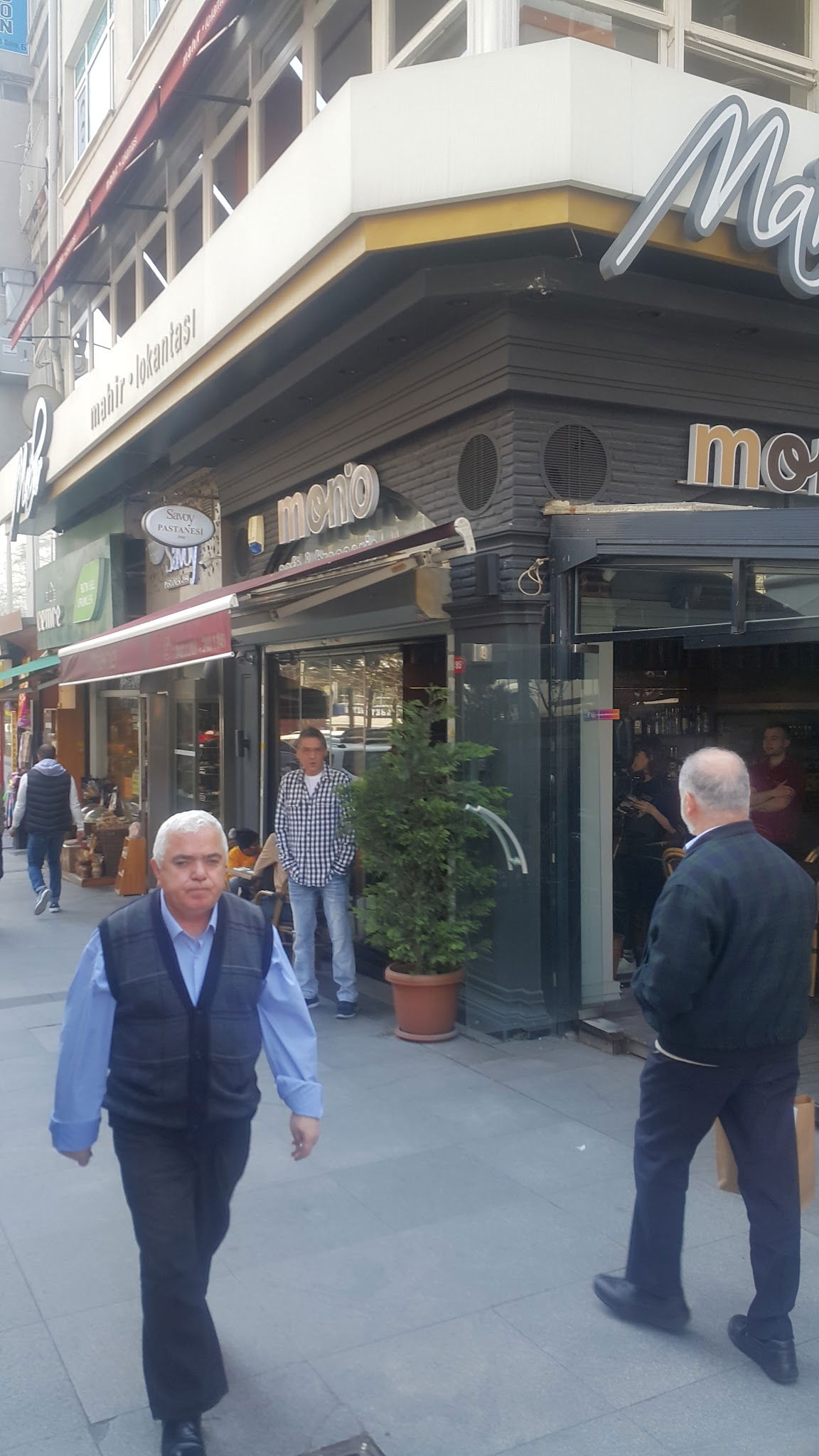 Mono Cafe & Brasserie