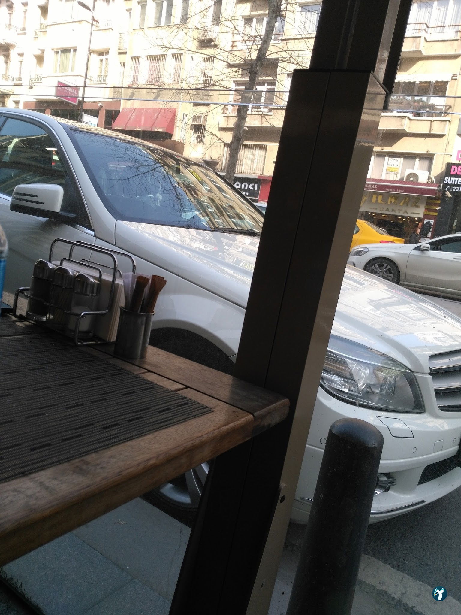 Mono Cafe & Brasserie