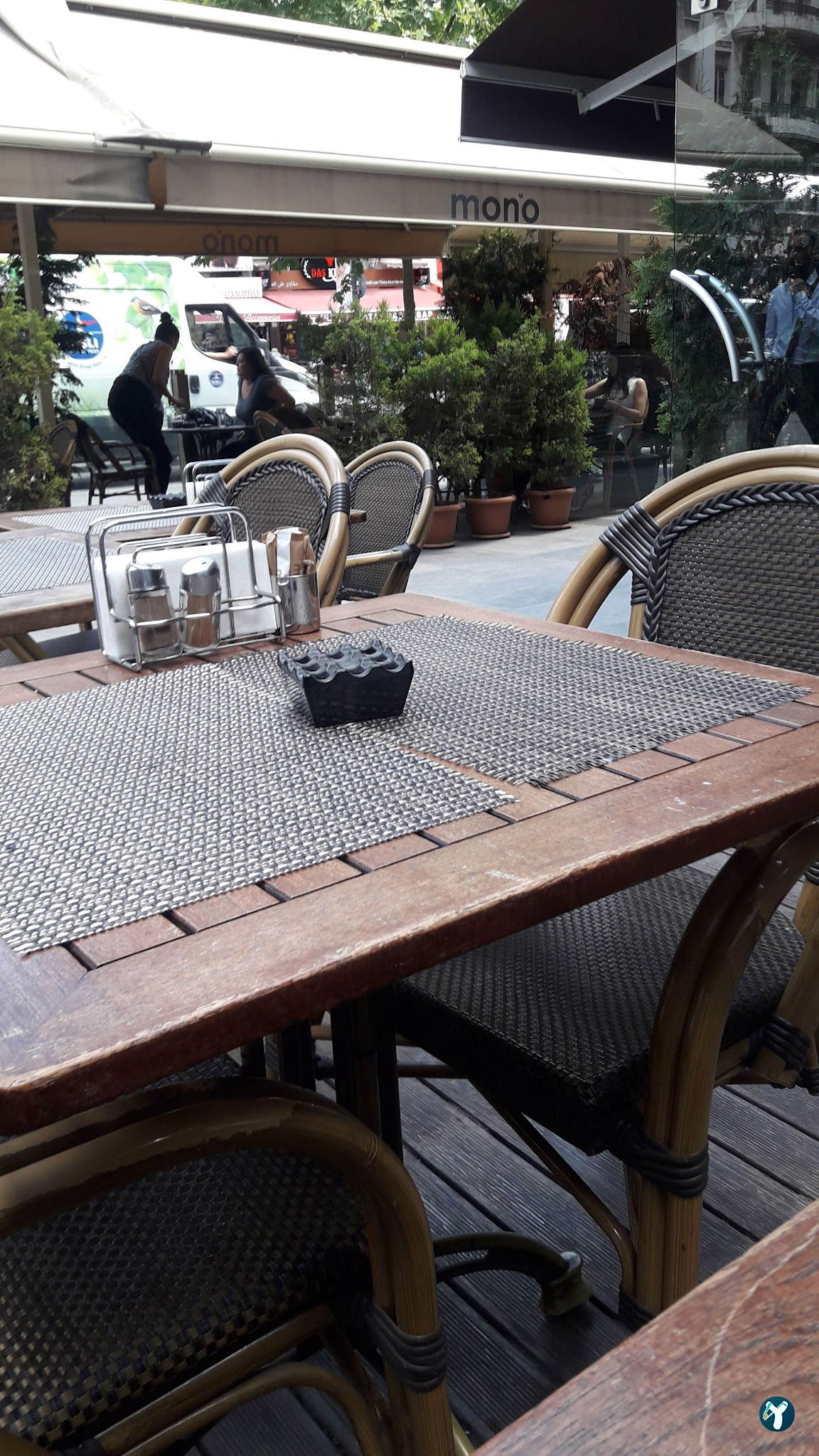 Mono Cafe & Brasserie