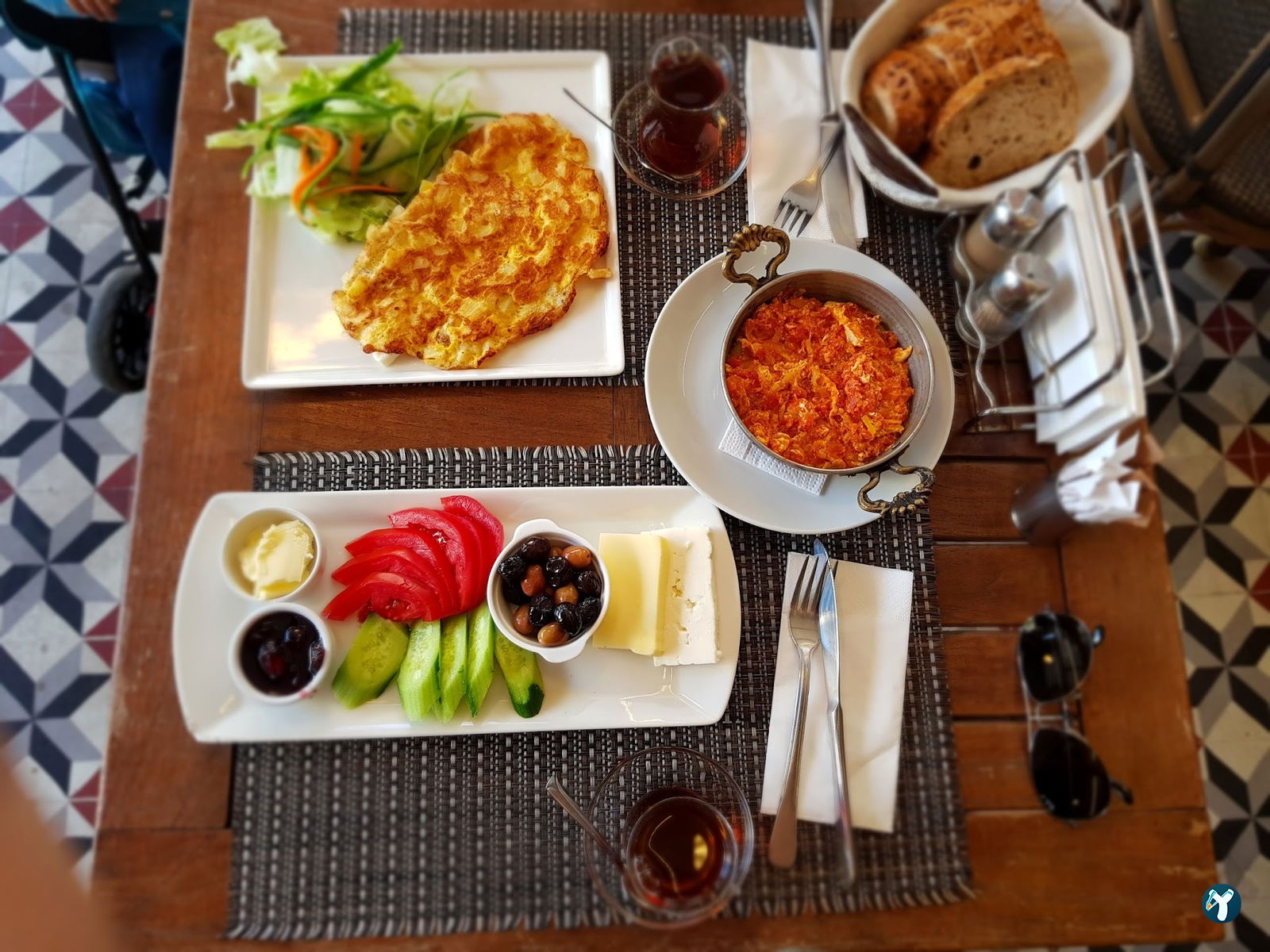 Mono Cafe & Brasserie