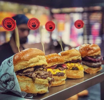 Gece Yiyen Adam Alaçatı resimleri