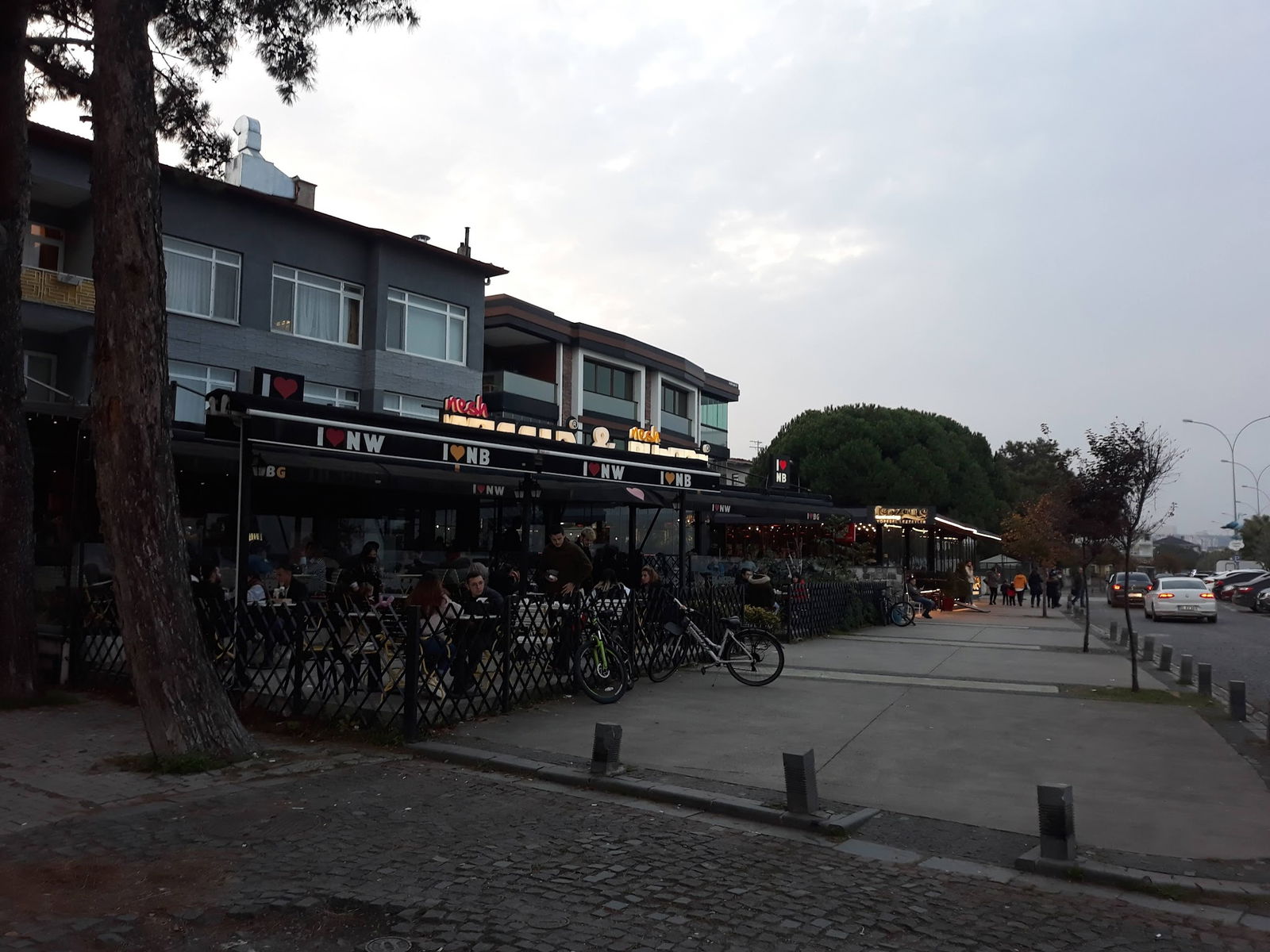 Nesh | Waffle · Burger · Coffee