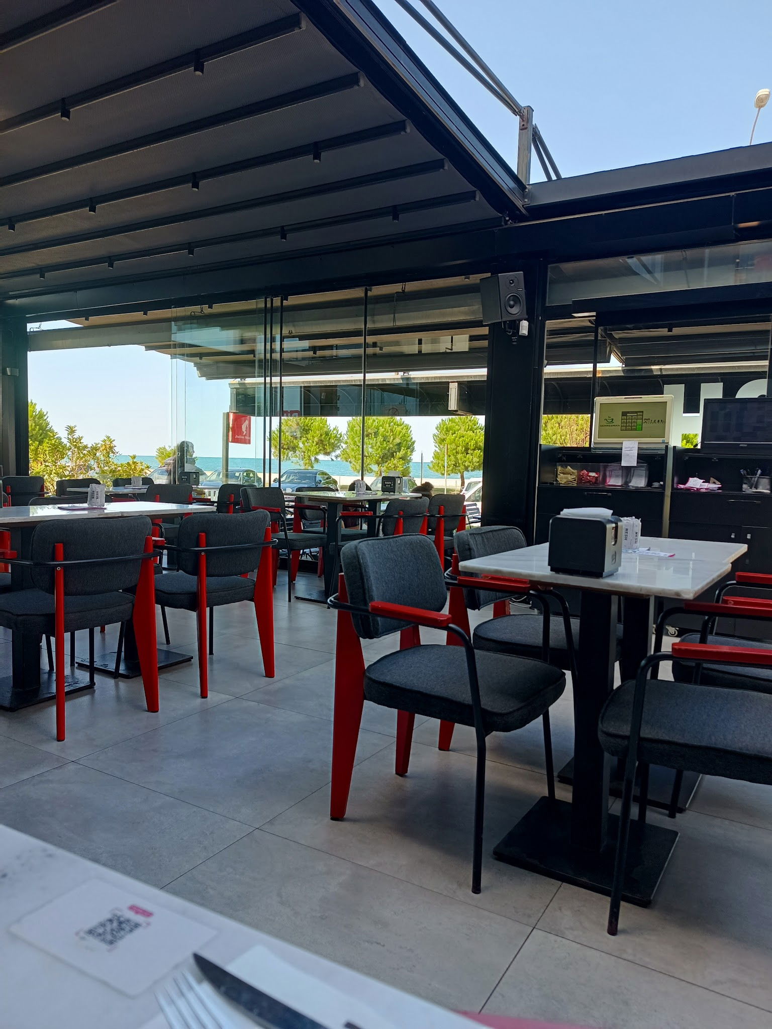 Nesh | Waffle · Burger · Coffee