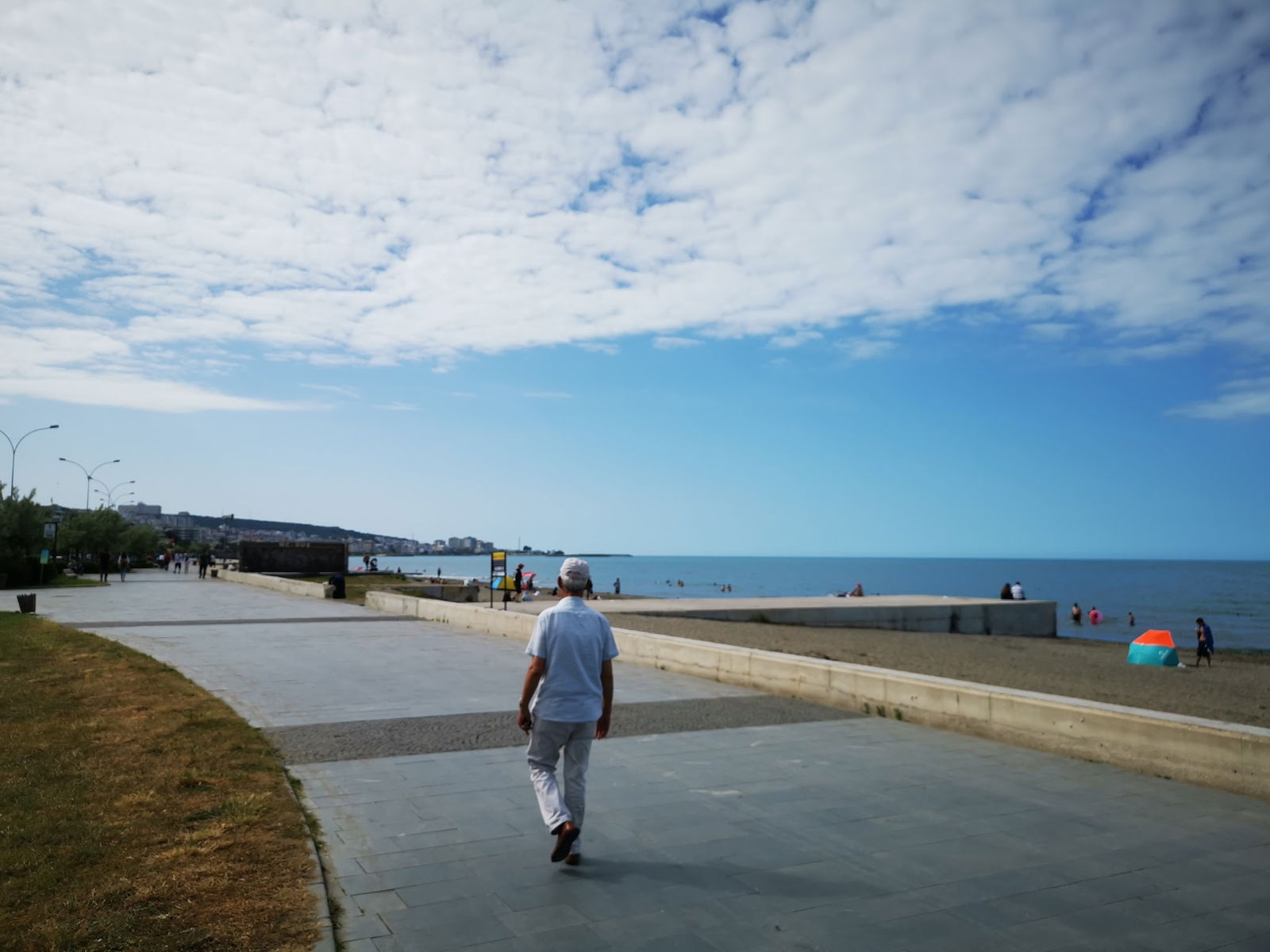 Nesh | Waffle · Burger · Coffee