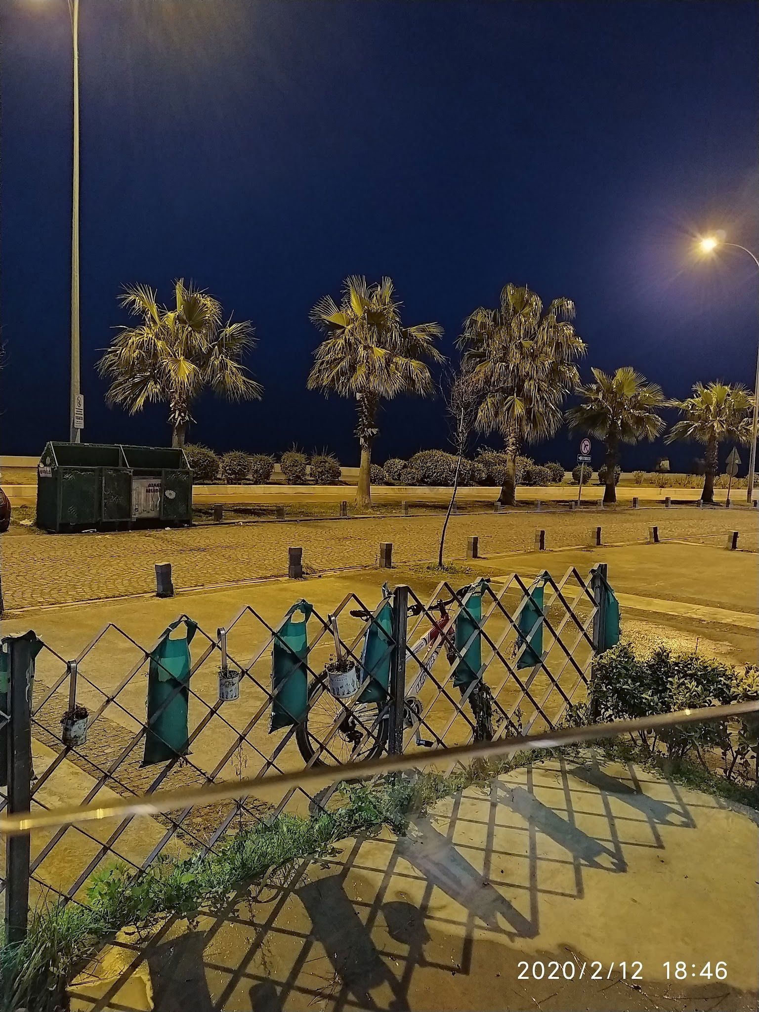 Nesh | Waffle · Burger · Coffee