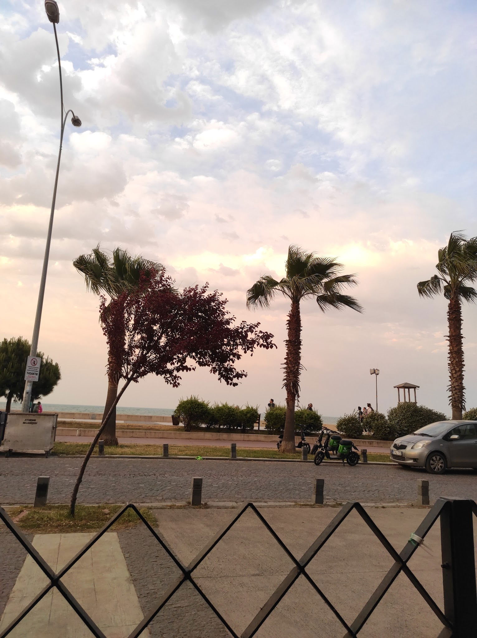 Nesh | Waffle · Burger · Coffee