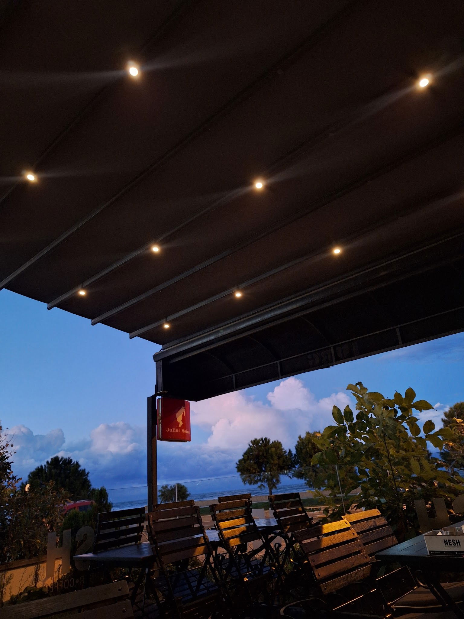 Nesh | Waffle · Burger · Coffee