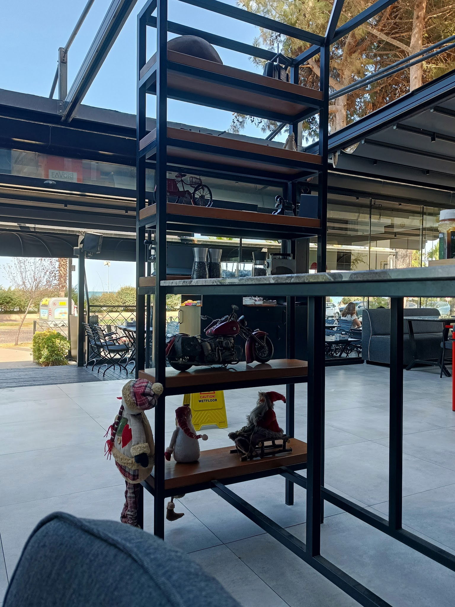 Nesh | Waffle · Burger · Coffee