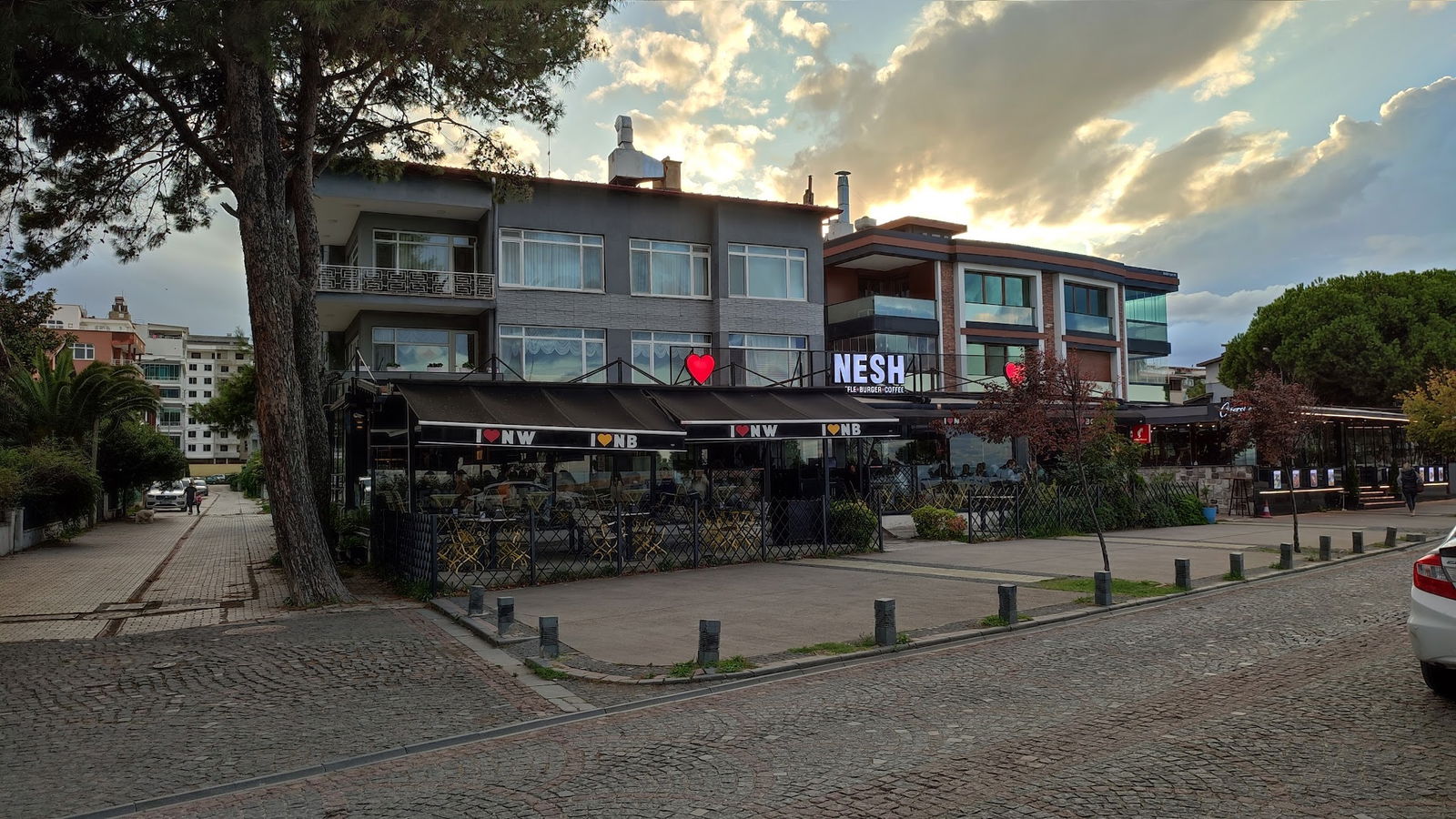 Nesh | Waffle · Burger · Coffee