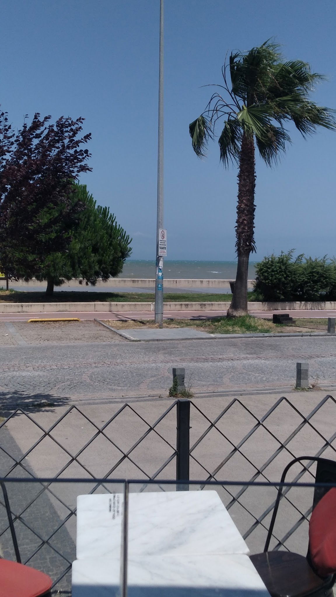 Nesh | Waffle · Burger · Coffee