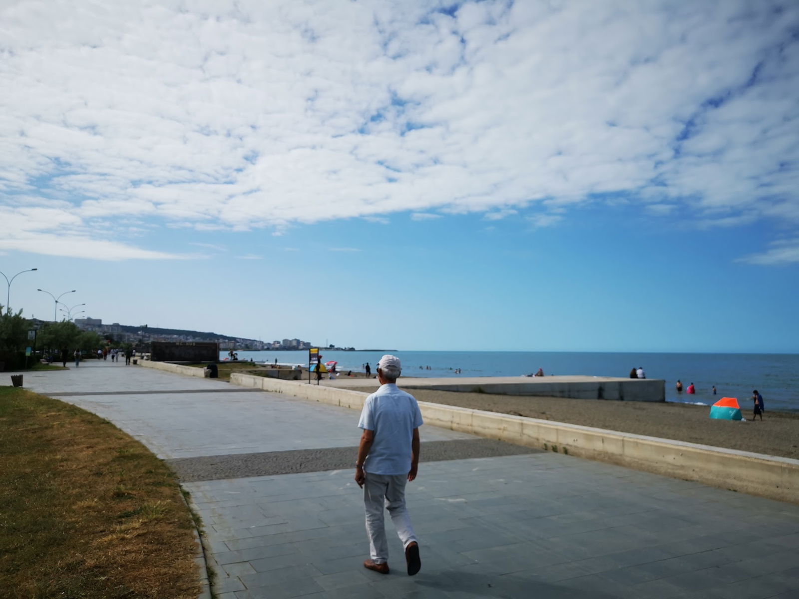 Nesh | Waffle · Burger · Coffee