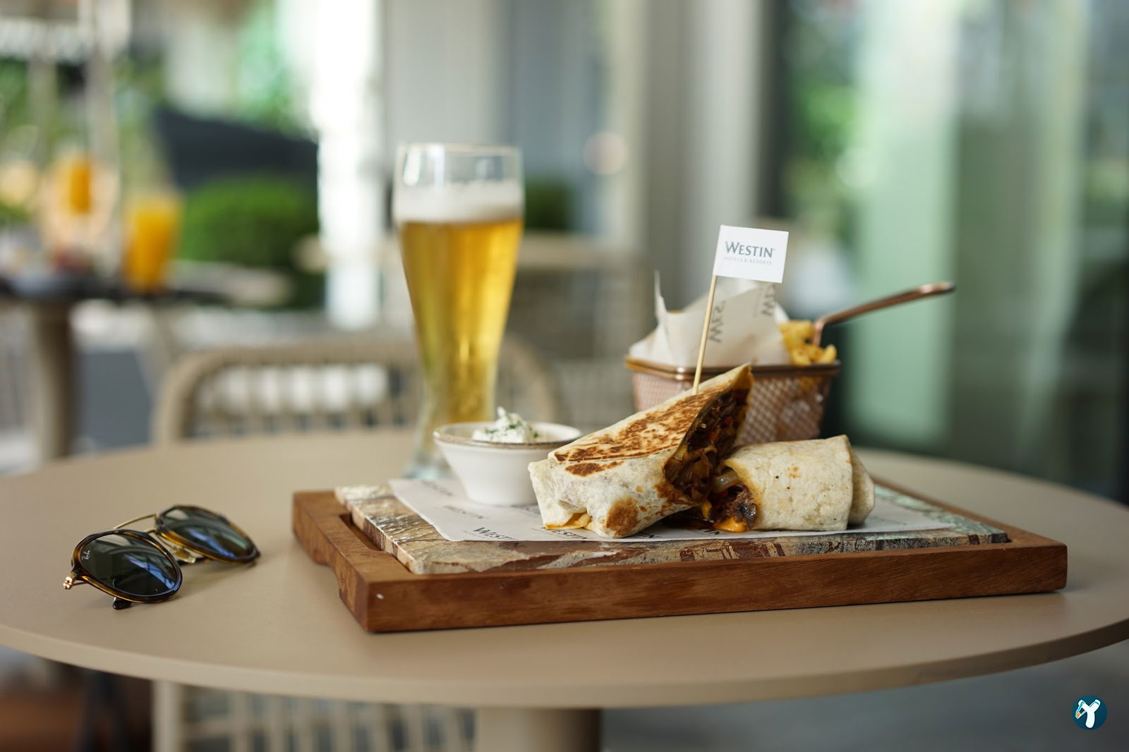 Primo Cafe & Bar