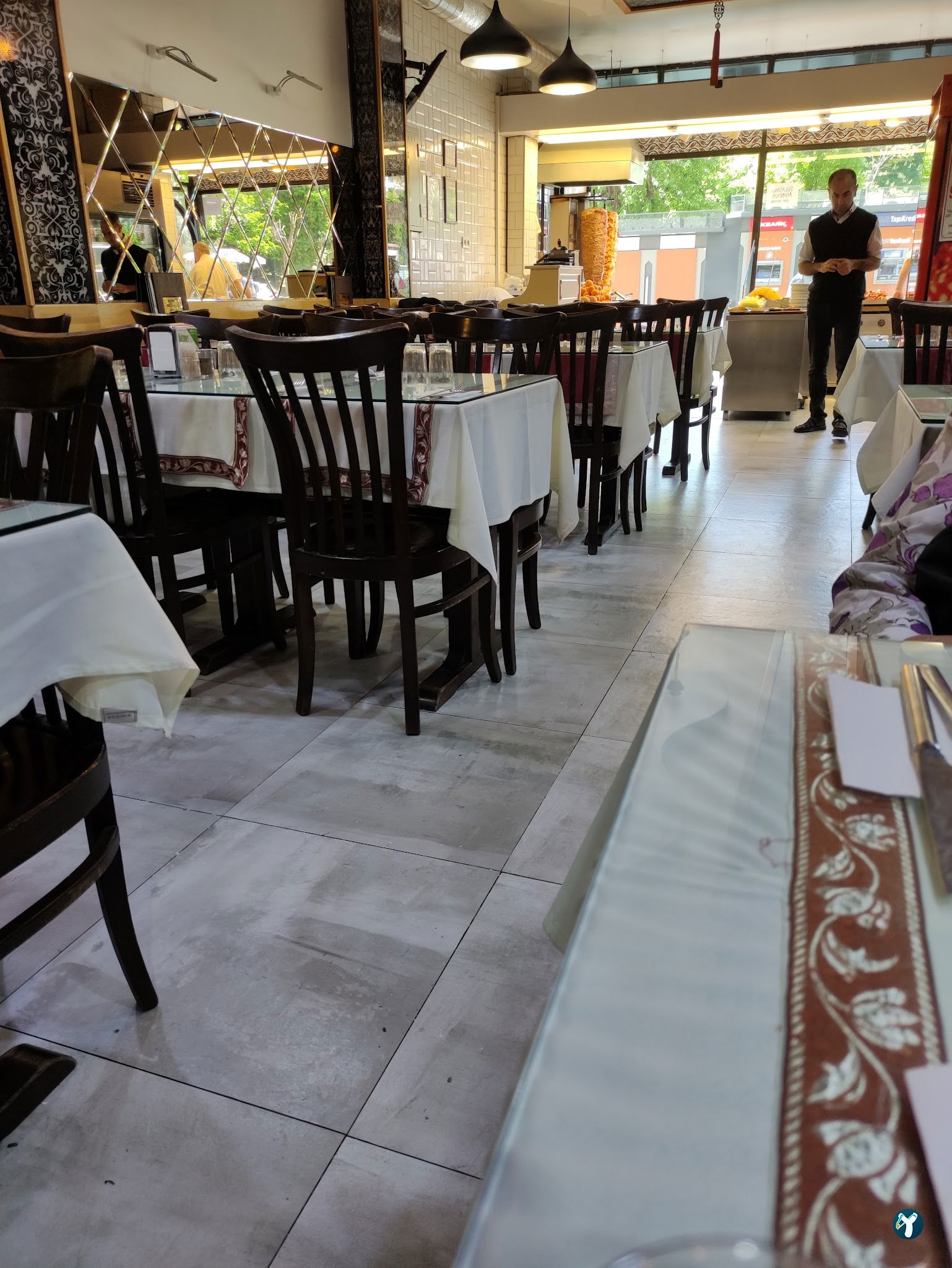 Baran 2 Restaurants