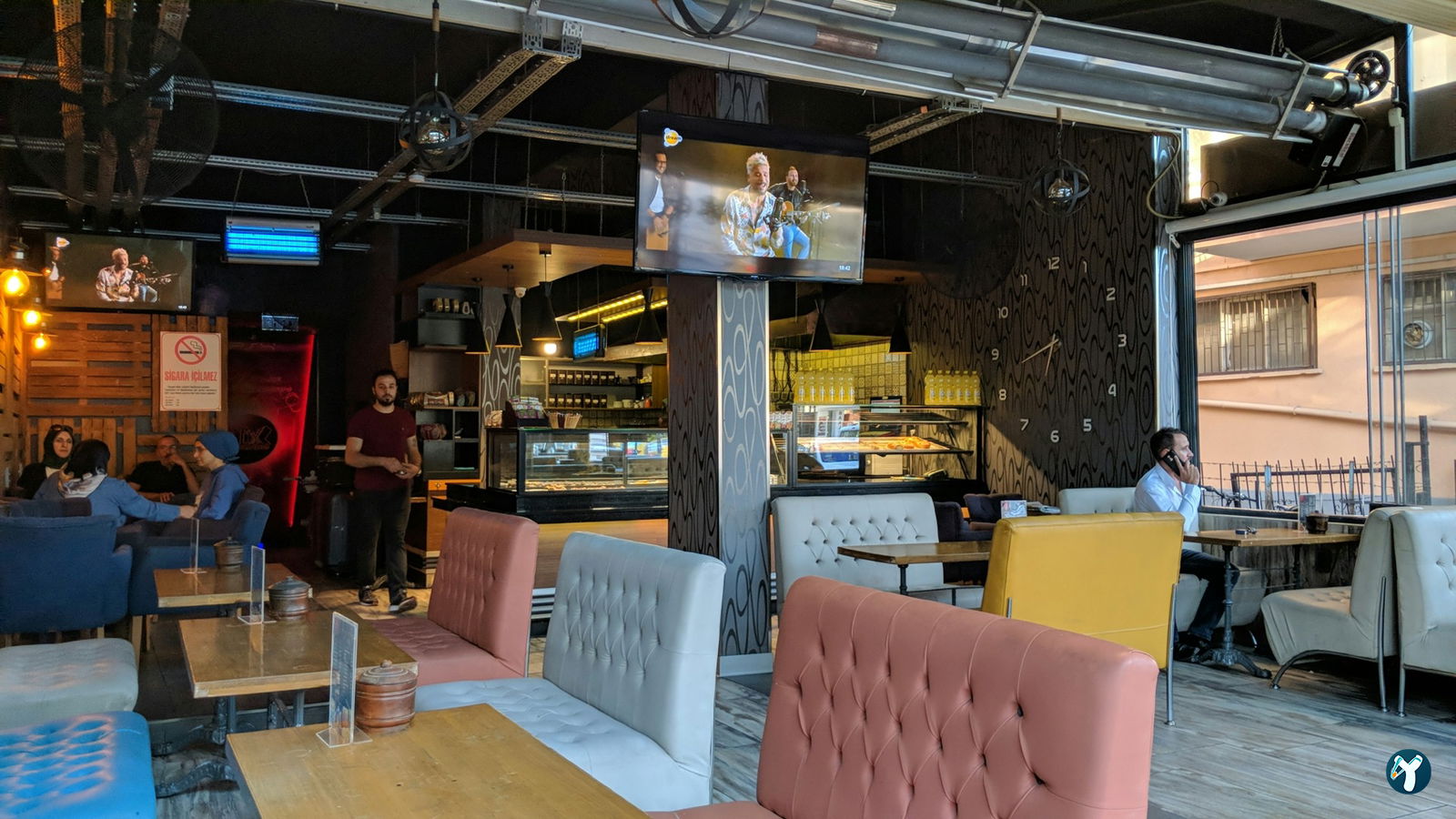 Mix Cafe & Playstation