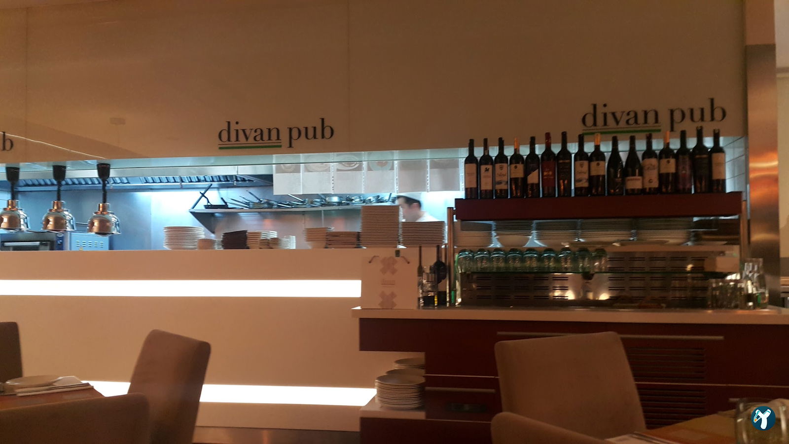 Divan Pub