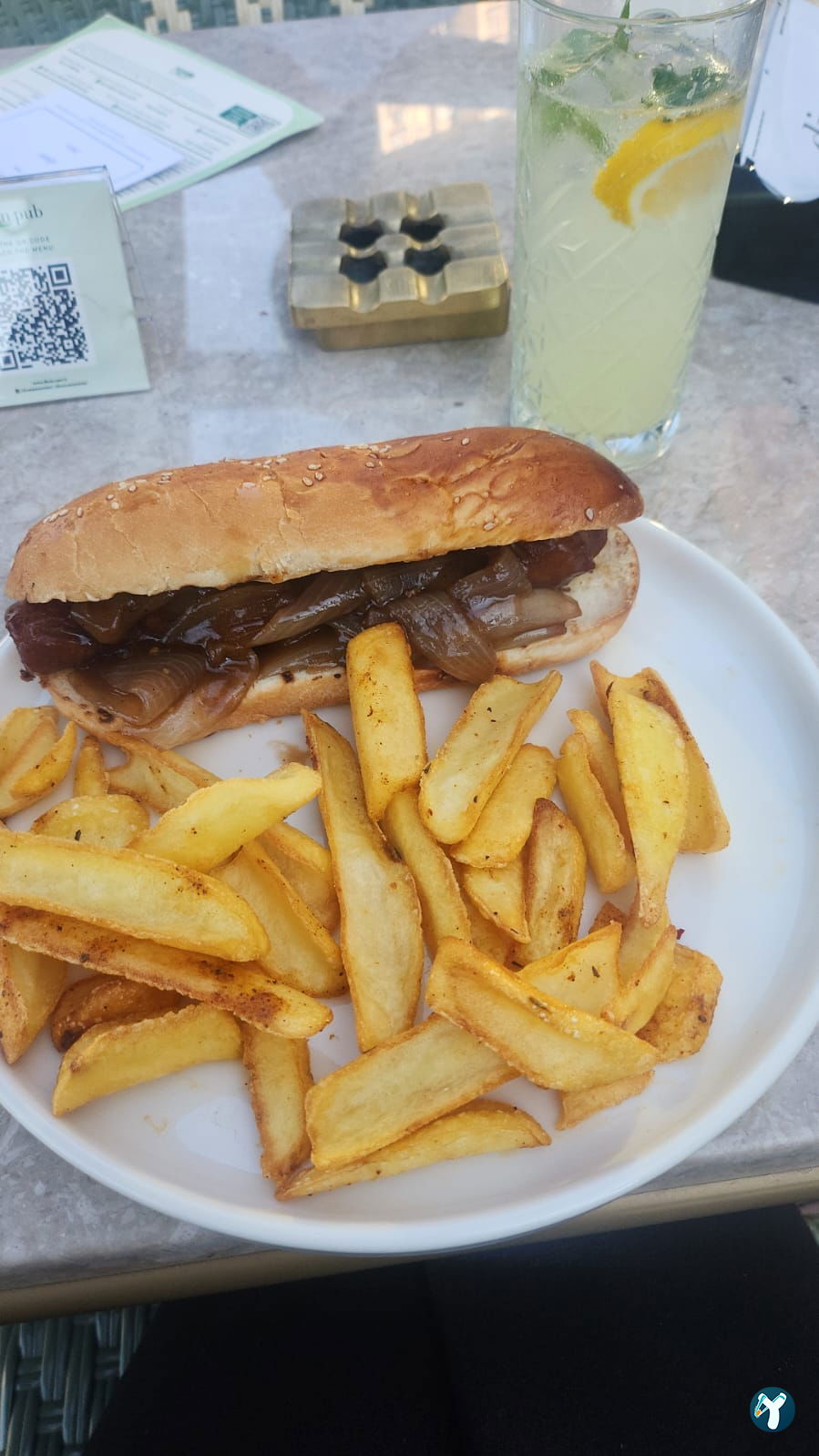 Divan Pub