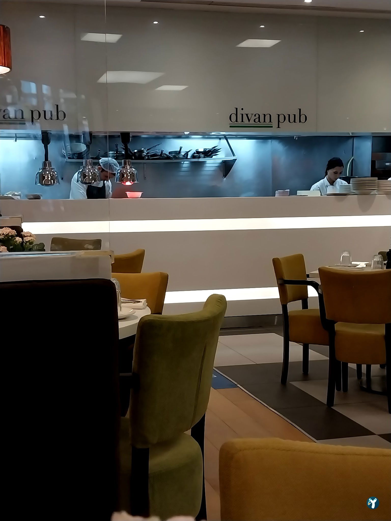 Divan Pub
