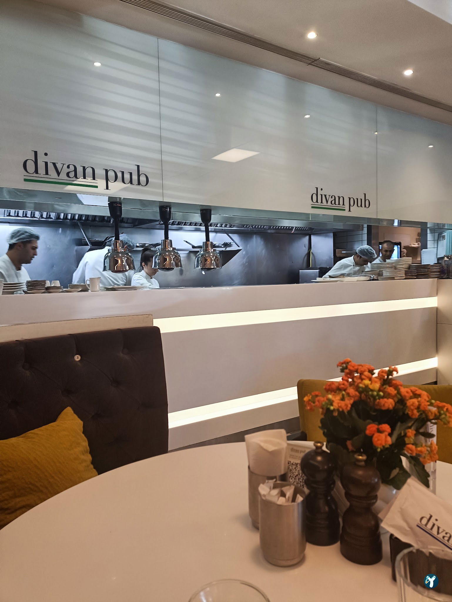 Divan Pub