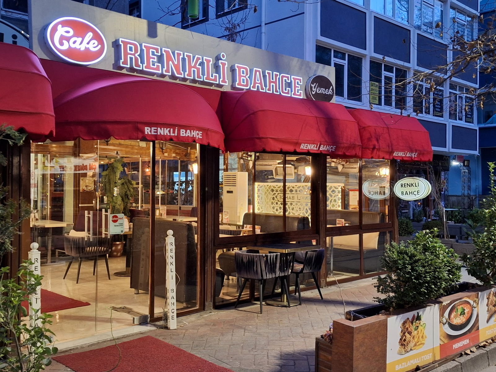 Renkli Bahçe Kafe