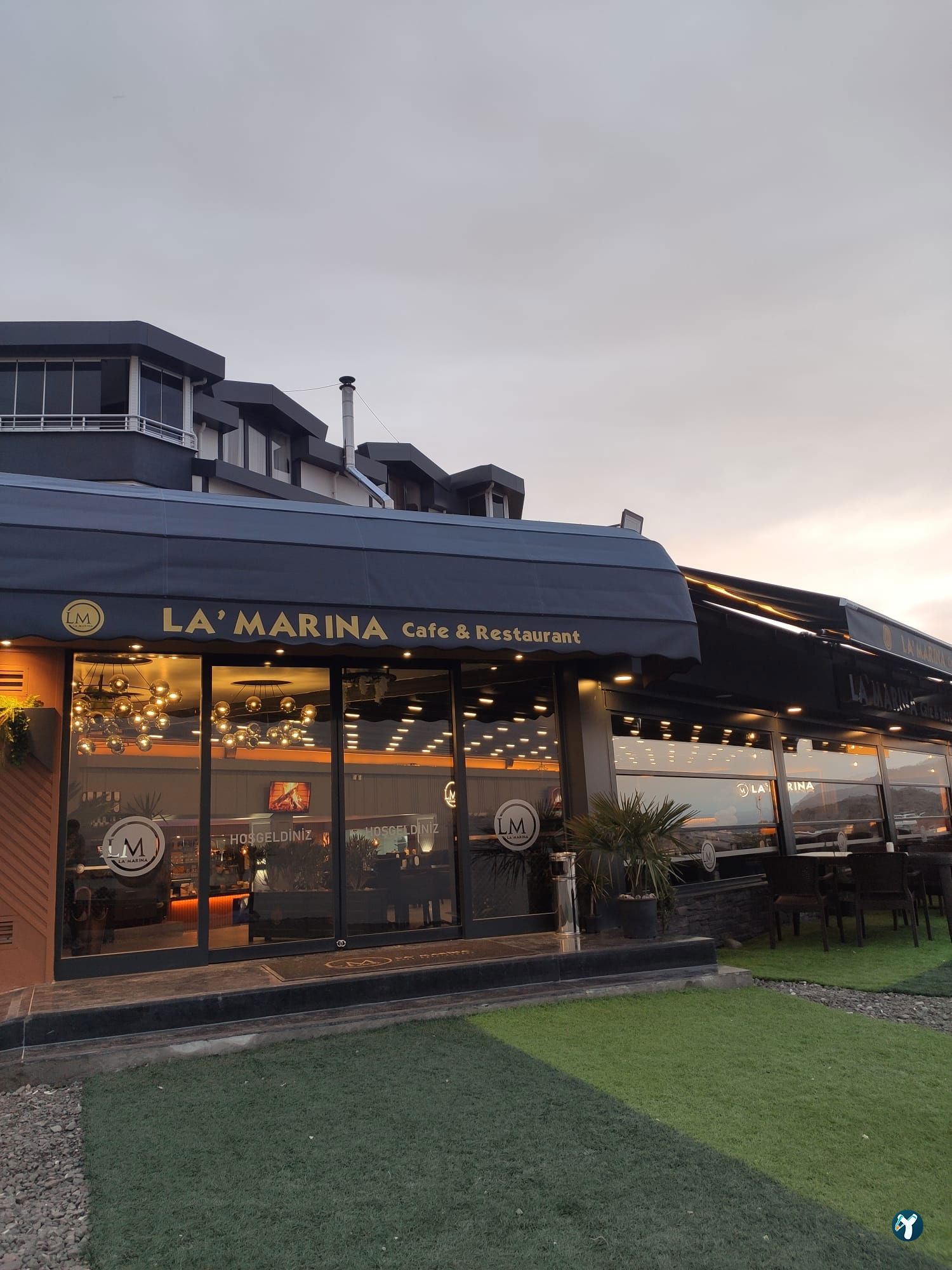 La'Marina Cafe & Restaurant