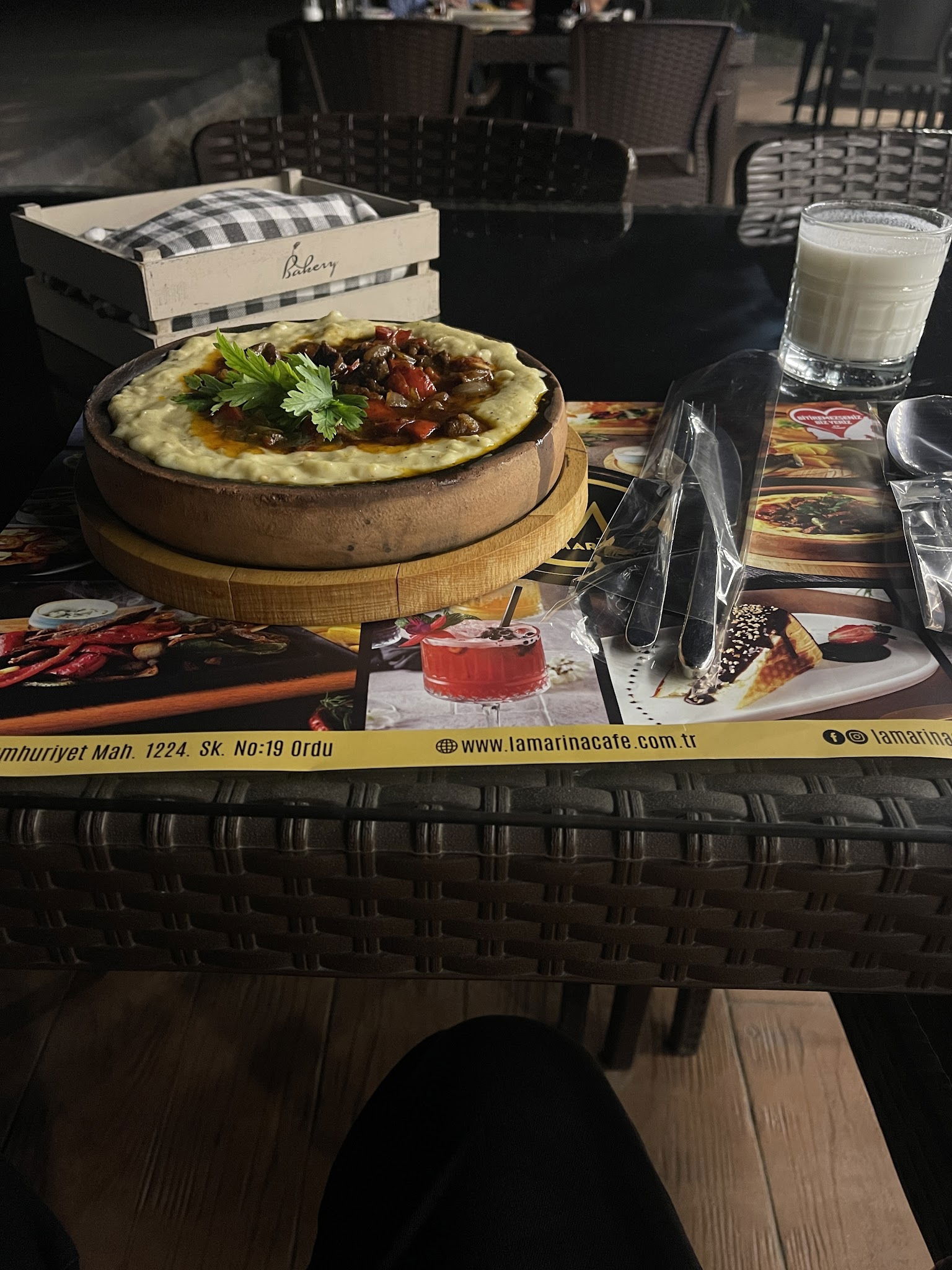 La'Marina Cafe & Restaurant