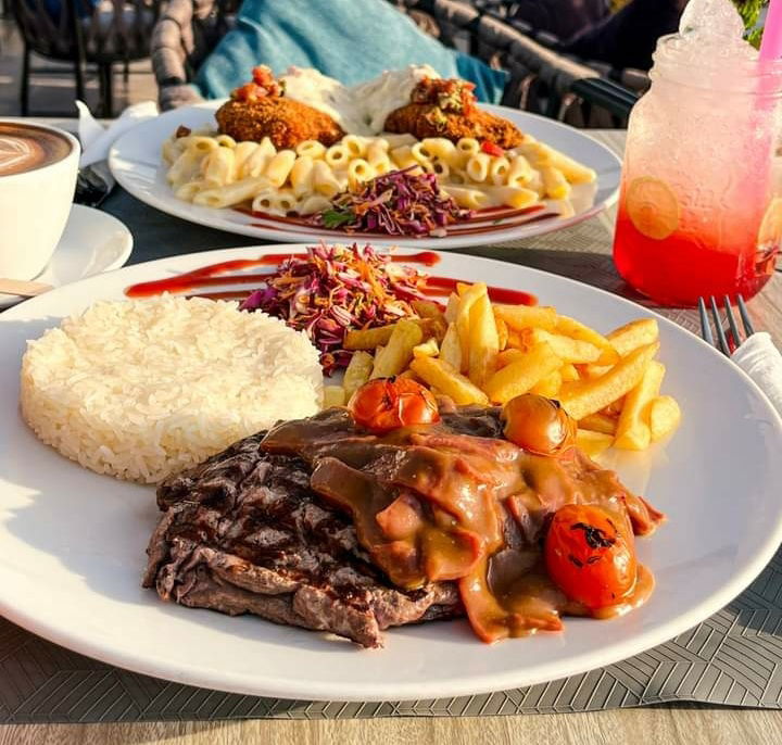 La'Marina Cafe & Restaurant