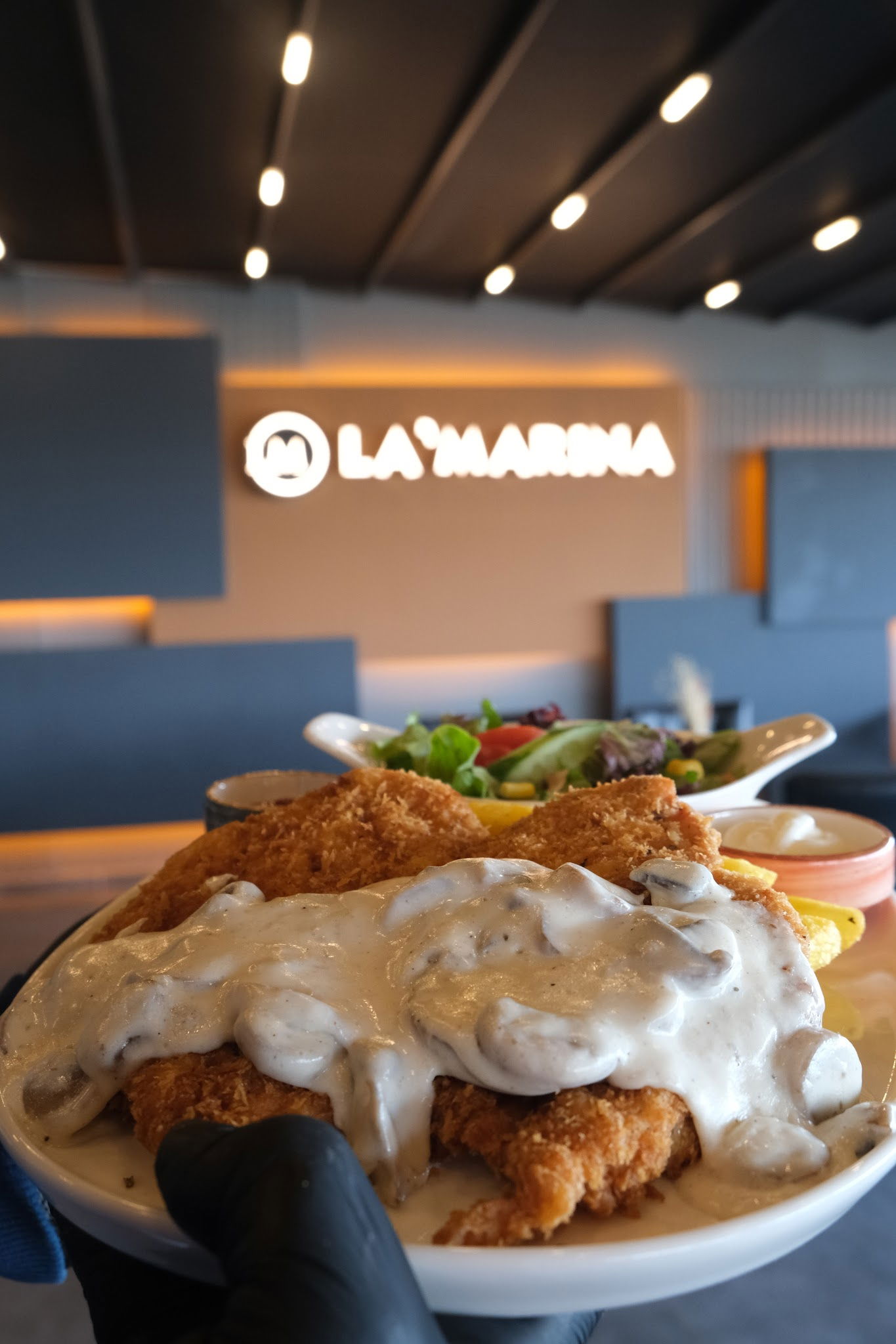 La'Marina Cafe & Restaurant