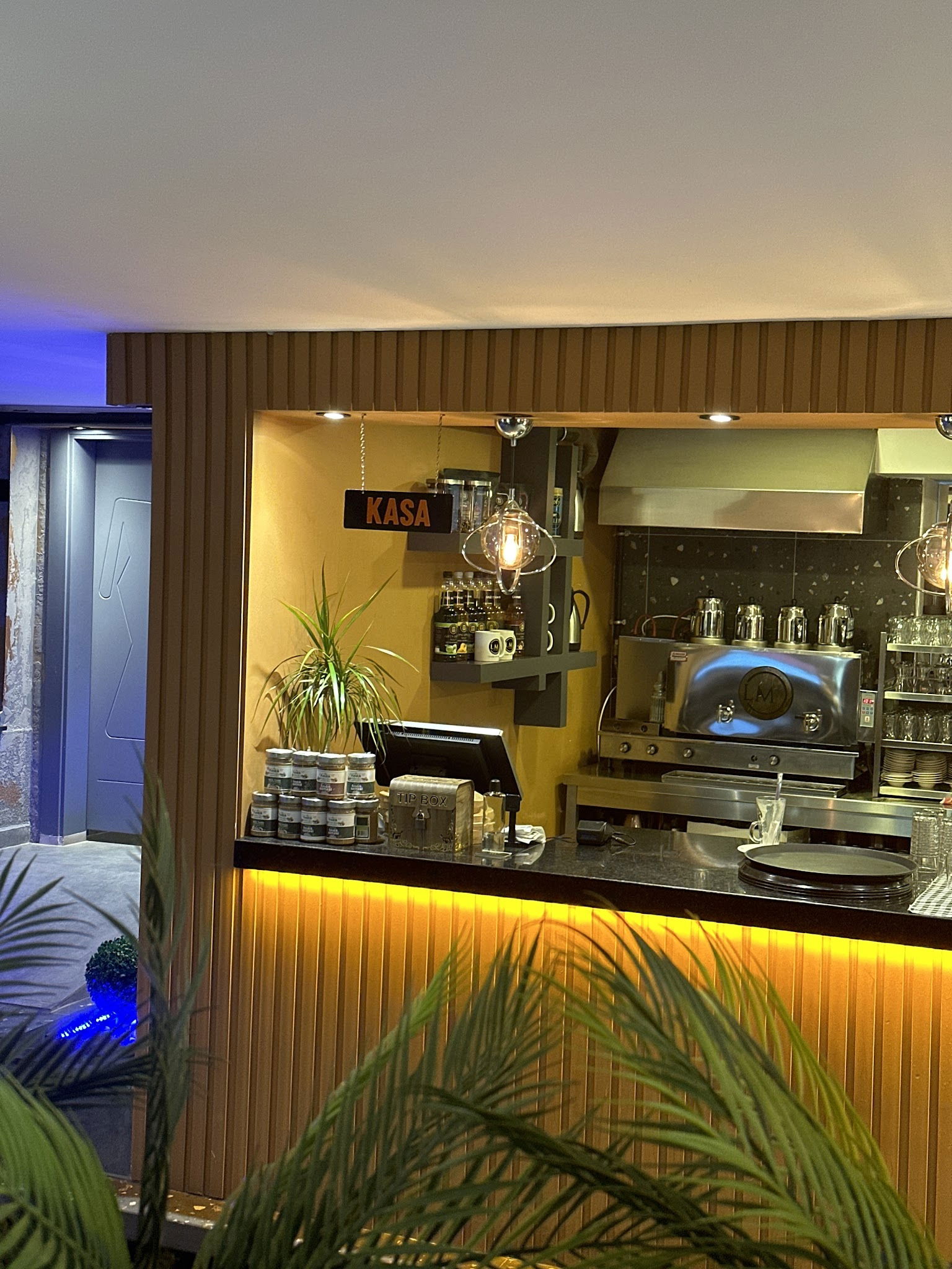 La'Marina Cafe & Restaurant