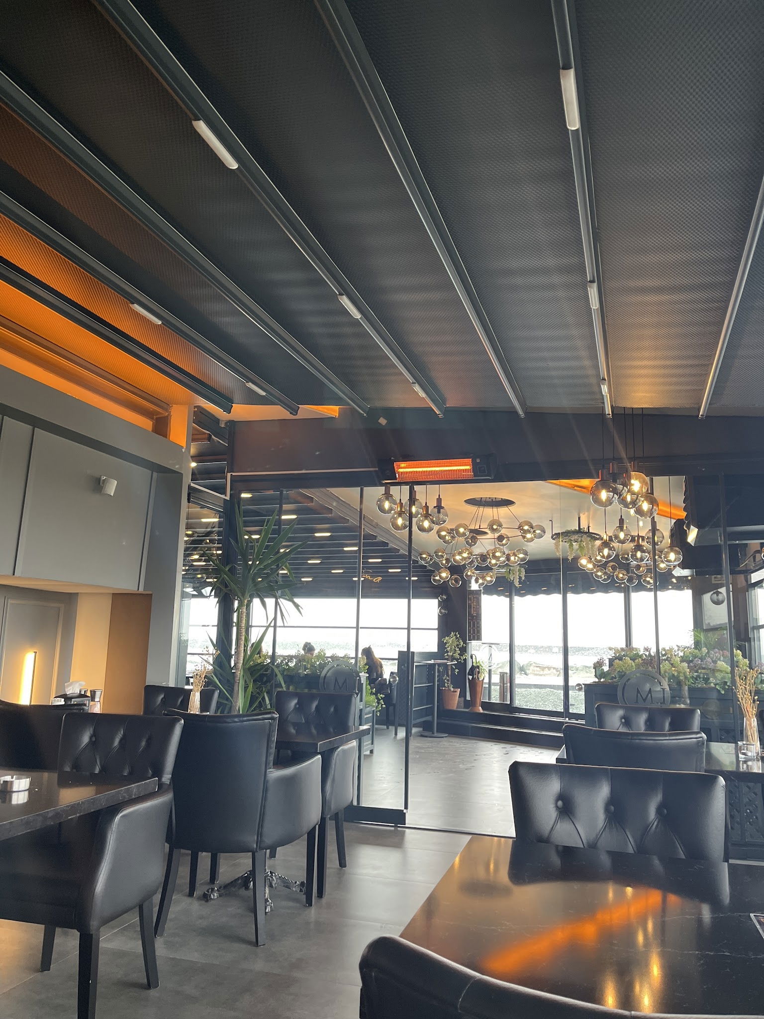 La'Marina Cafe & Restaurant