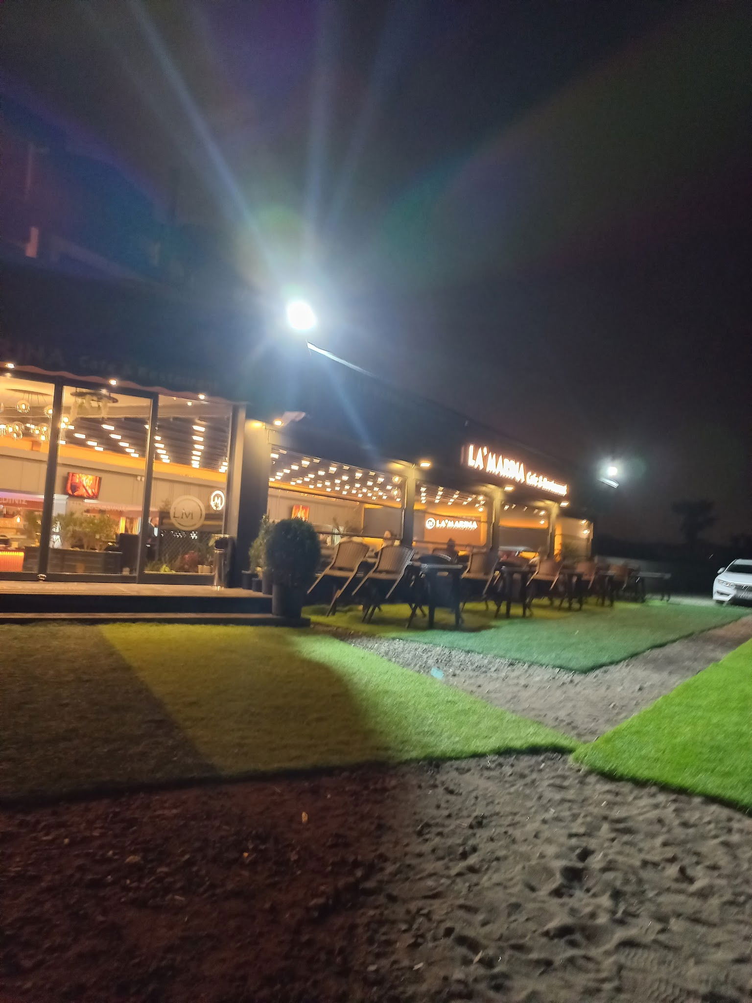 La'Marina Cafe & Restaurant