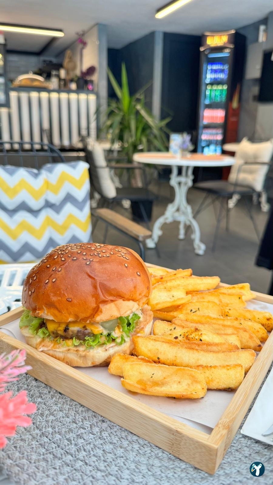 Luna Coffee & Food