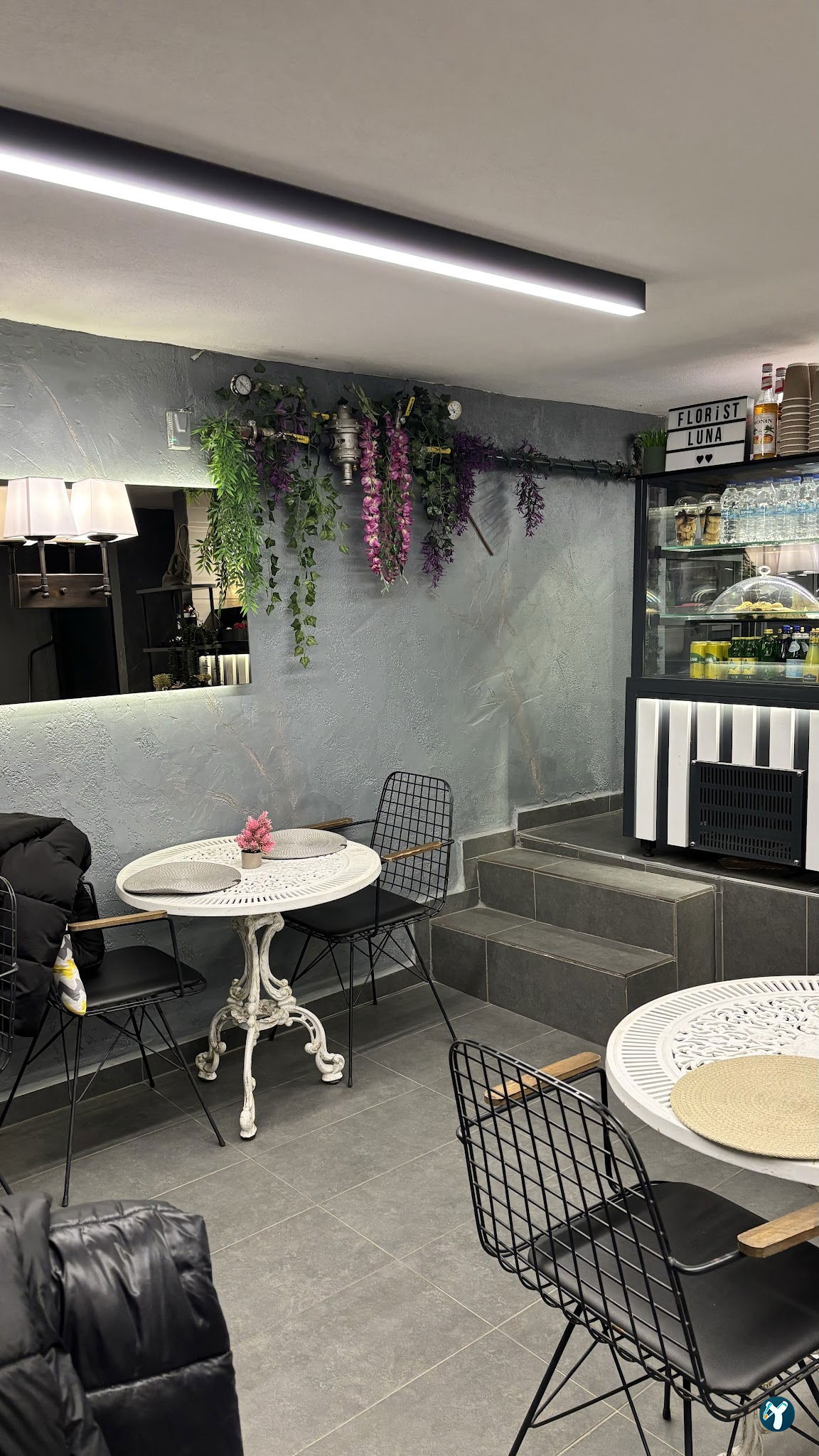 Luna Coffee & Food
