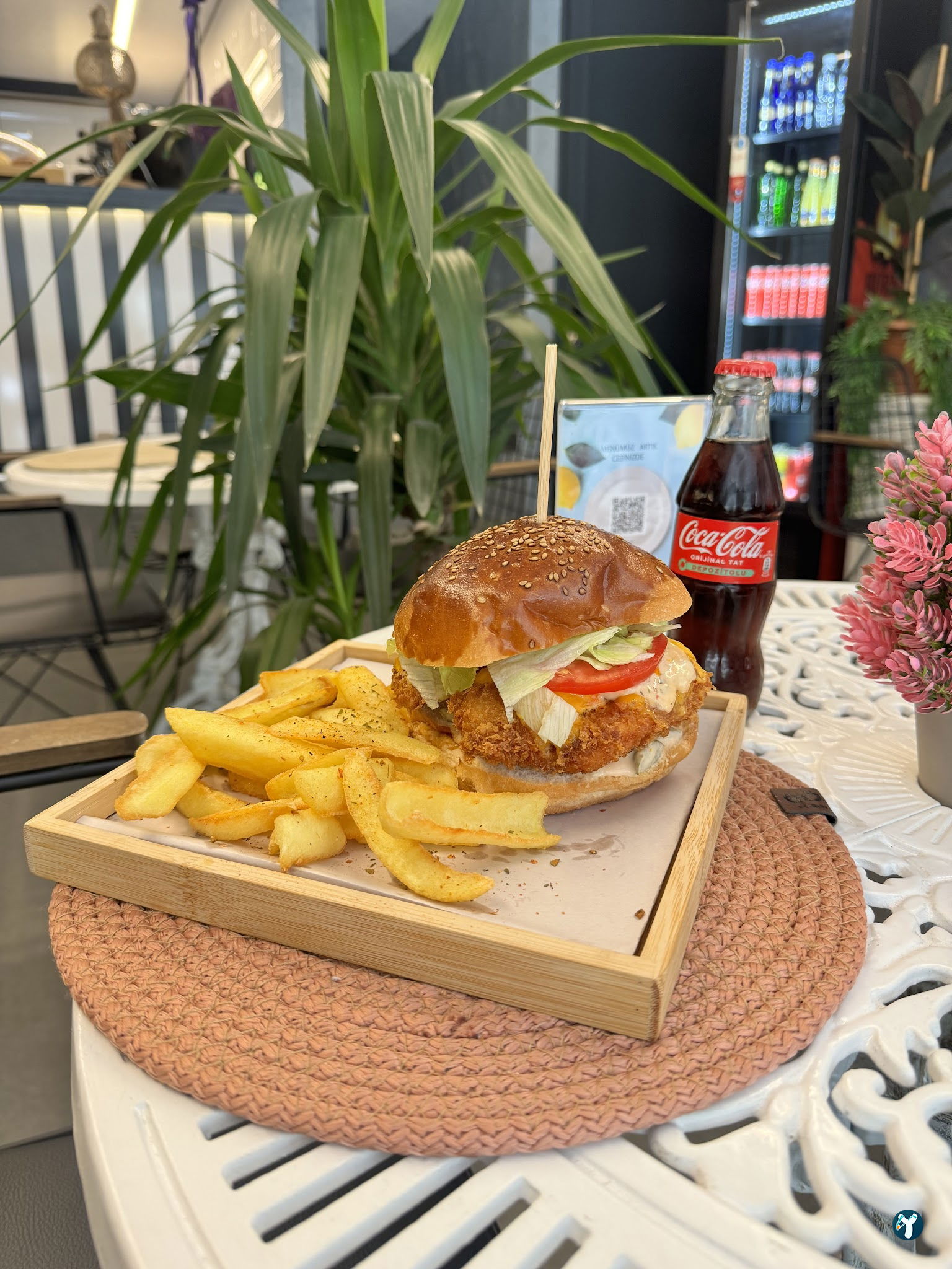 Luna Coffee & Food