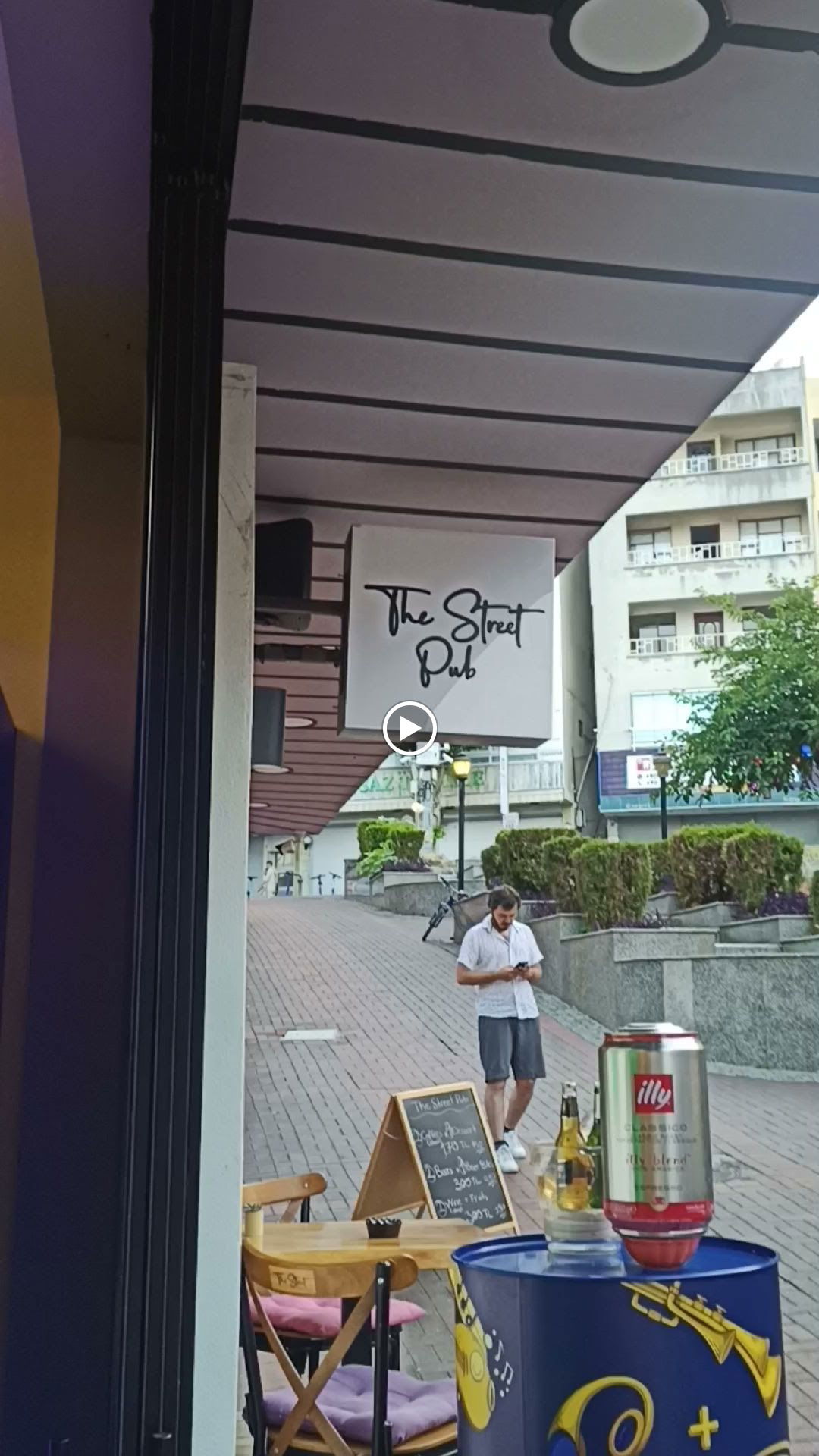 The Street Cafe & Pub (Sisters)