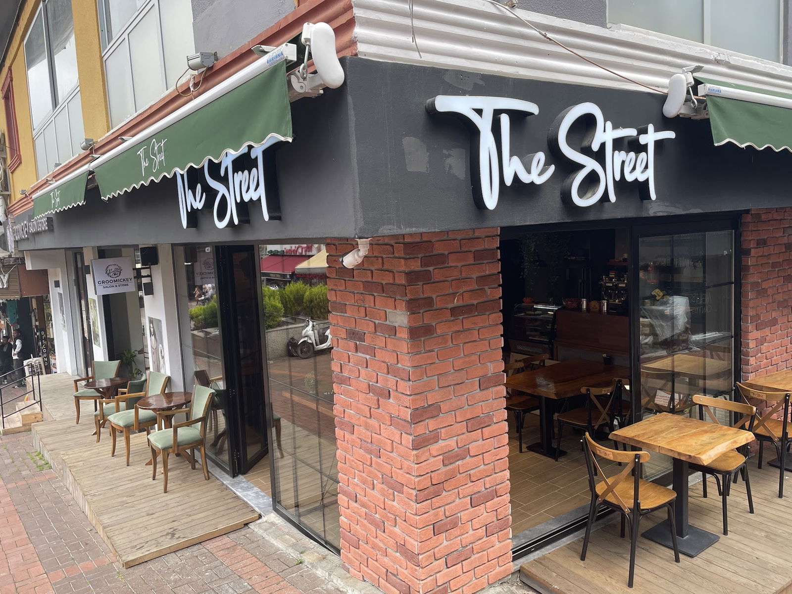 The Street Cafe & Pub (Sisters)